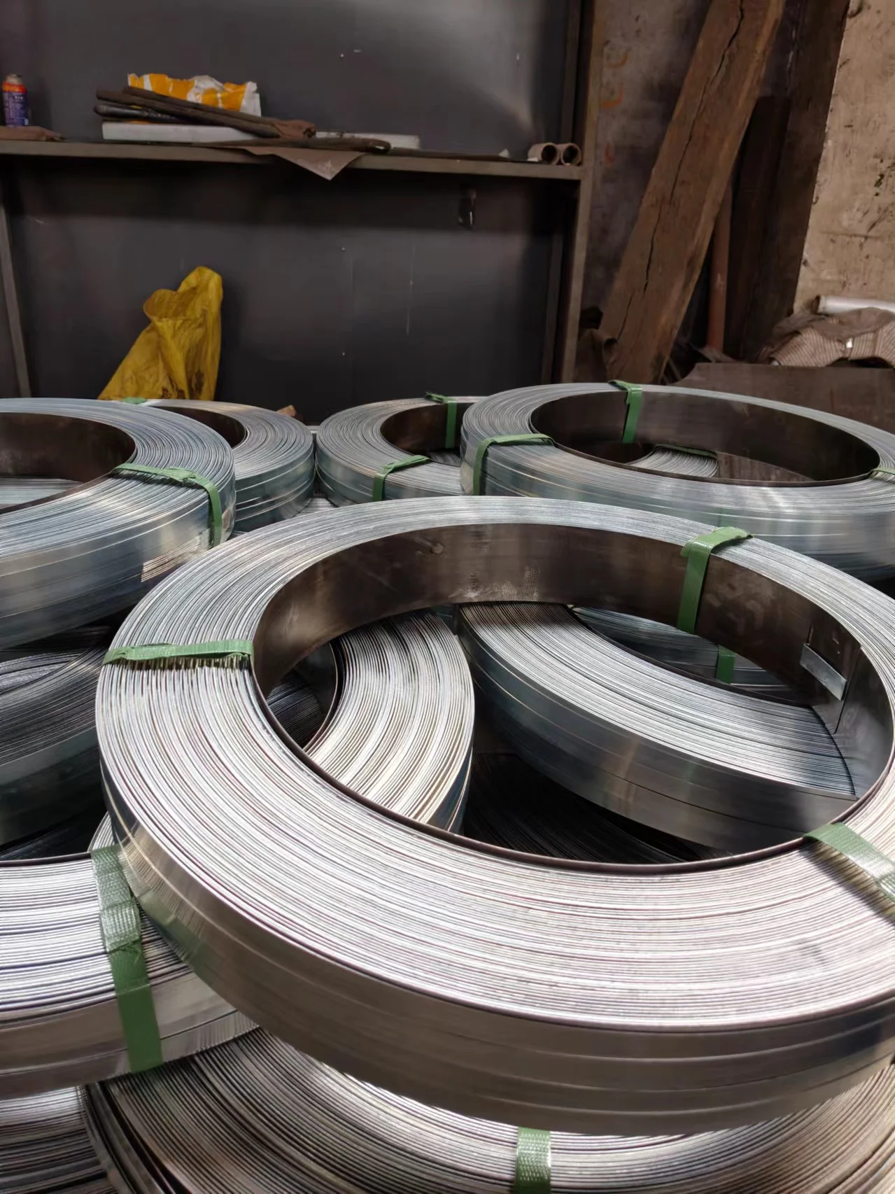 China manufacturer zinc 30g Oscillated Q235B with galvanized Painted steel strip galvanized strapping for factory