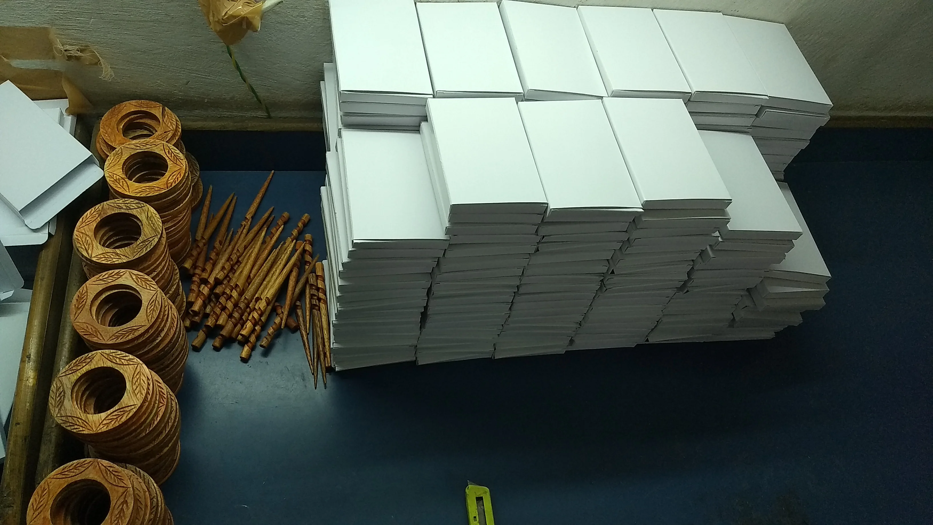 Handmade colorful shawl pins in assorted Size Wooden Shawl Pin for scarf closure Knitting Accessories at Wholesale Prices