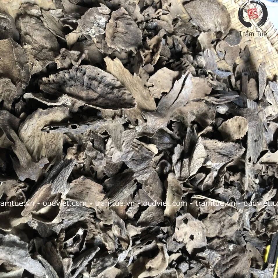 Top Quality Vietnamese Luxury Oud Agarwood Agarbatti Bukhoor Bakhoor Chips natural fragrance making Incense Stick