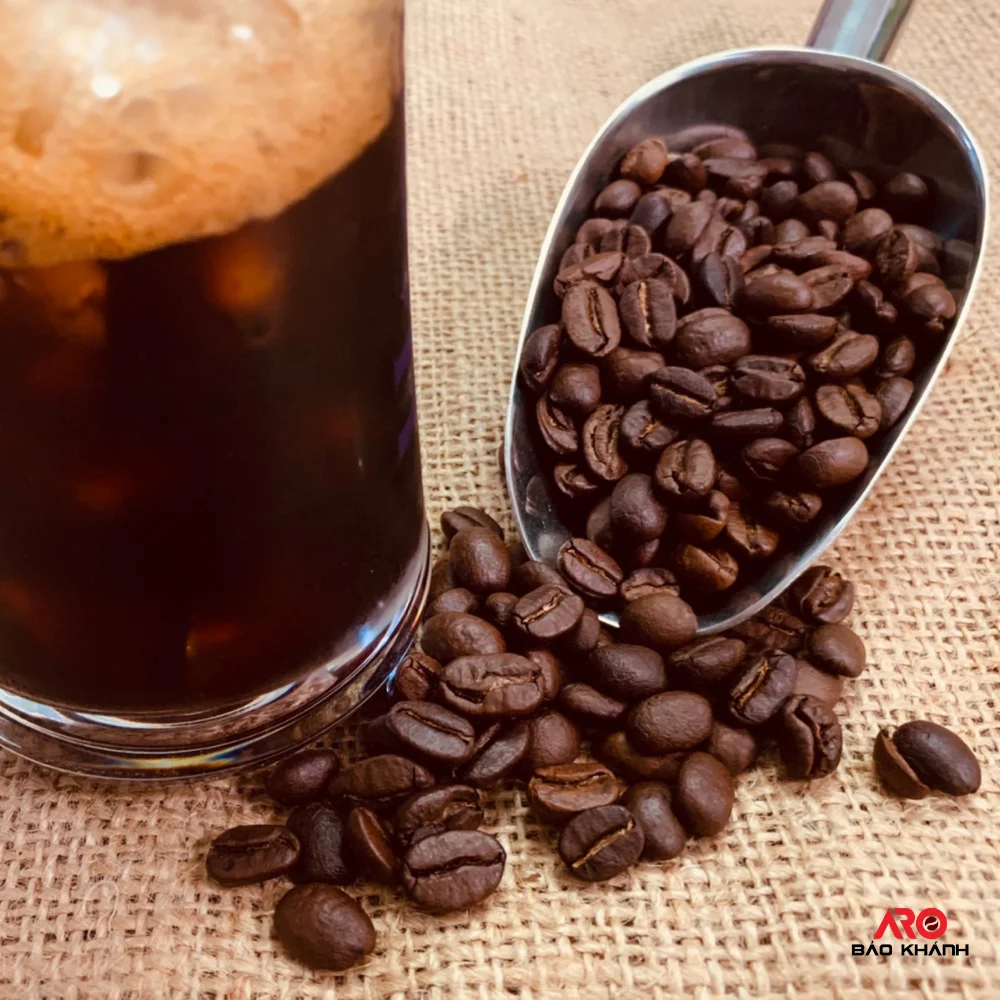 Свежий кофе с завода Robusta вьетнамские жареные кофейные зерна 1 кг сильного оптовая цена готовый к