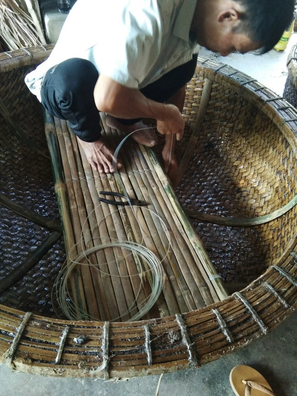 Natural Hand Woven Bamboo Coracle Fishing Boat Round Traditional Eco-friendly Mini for Wholesale
