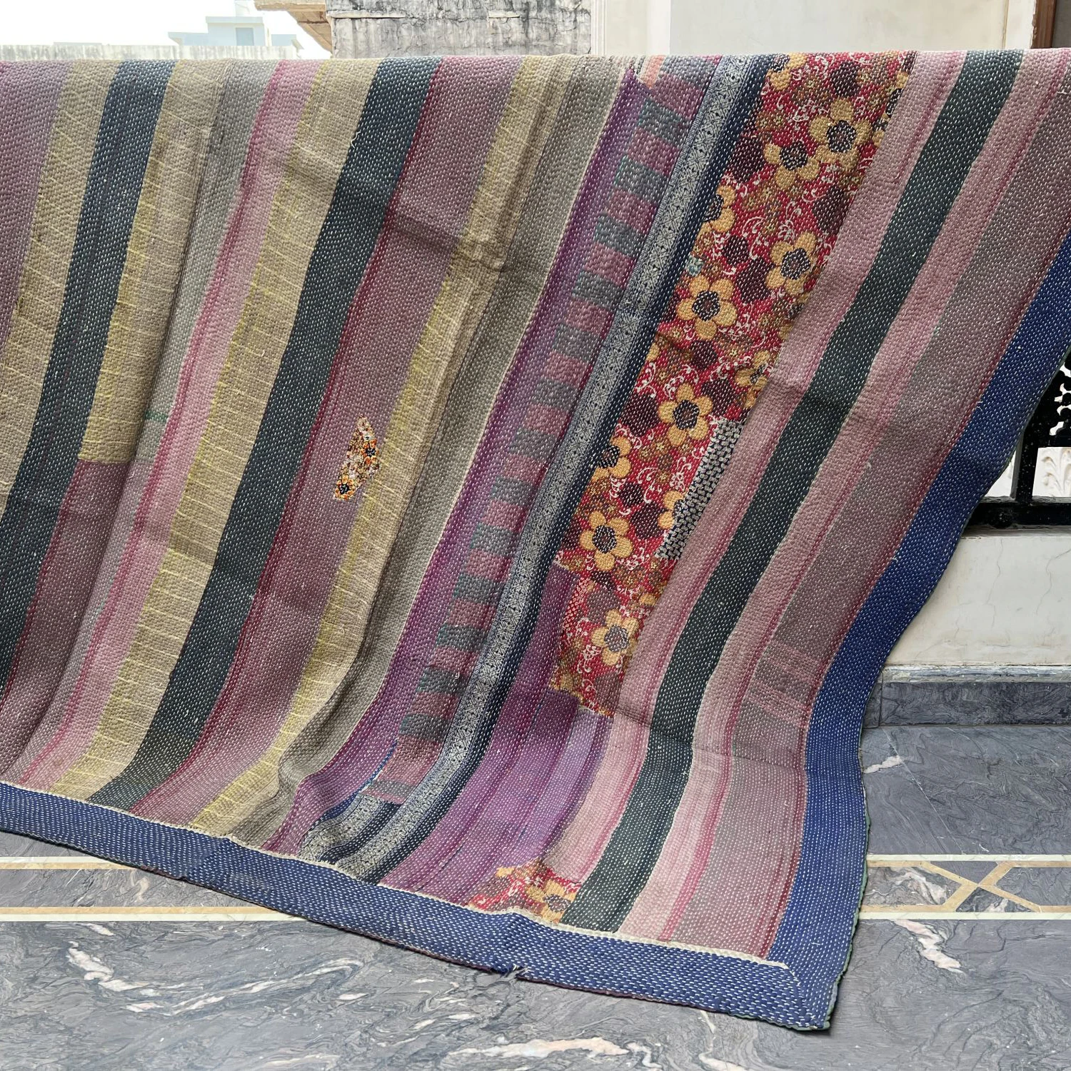 Indian traditional hand embroidery and hand block retro floral design printing vintage sari kantha quilt blanket