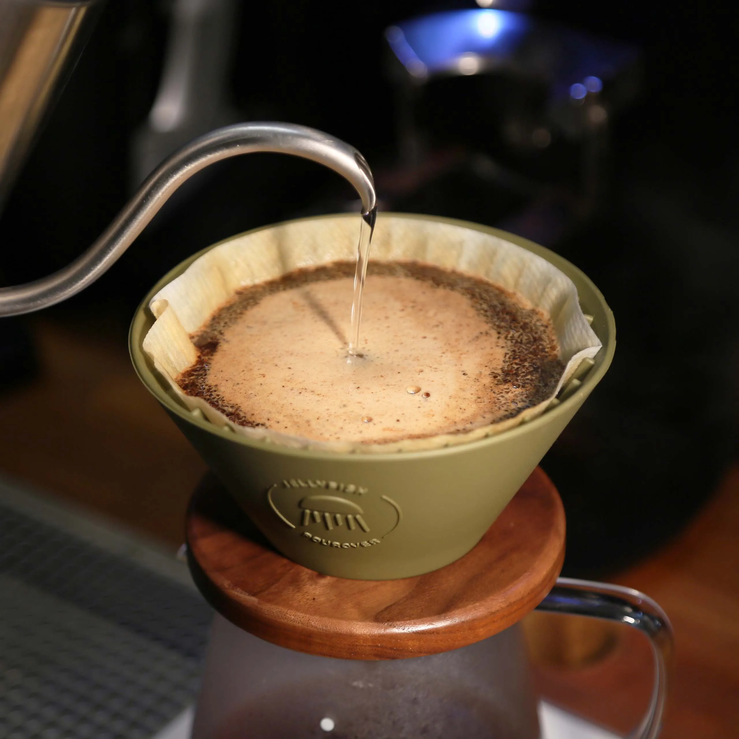 Modern Silicone Coffee Dripper Set with Wood Handle Glass Ceramic Paper Metal Pour Over Design for Outdoor Camping