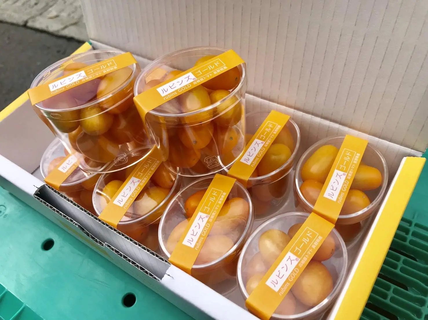 Amela Rubins Gold Tomato