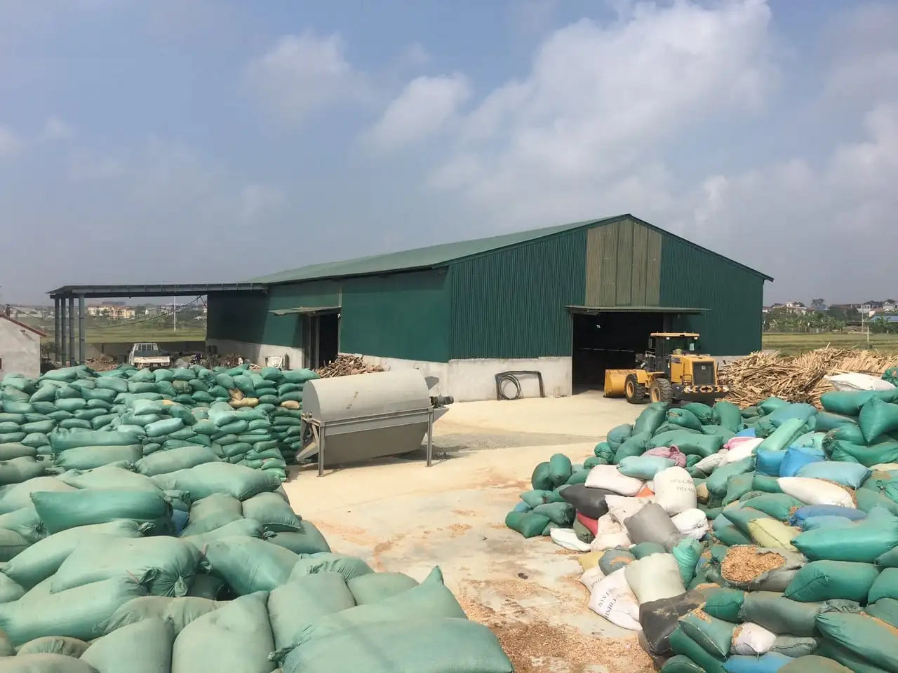 Quality wood pellets compacted natural solid fuel moisture 10% energy value 4.9KWh/kg, wood pellets in bulk