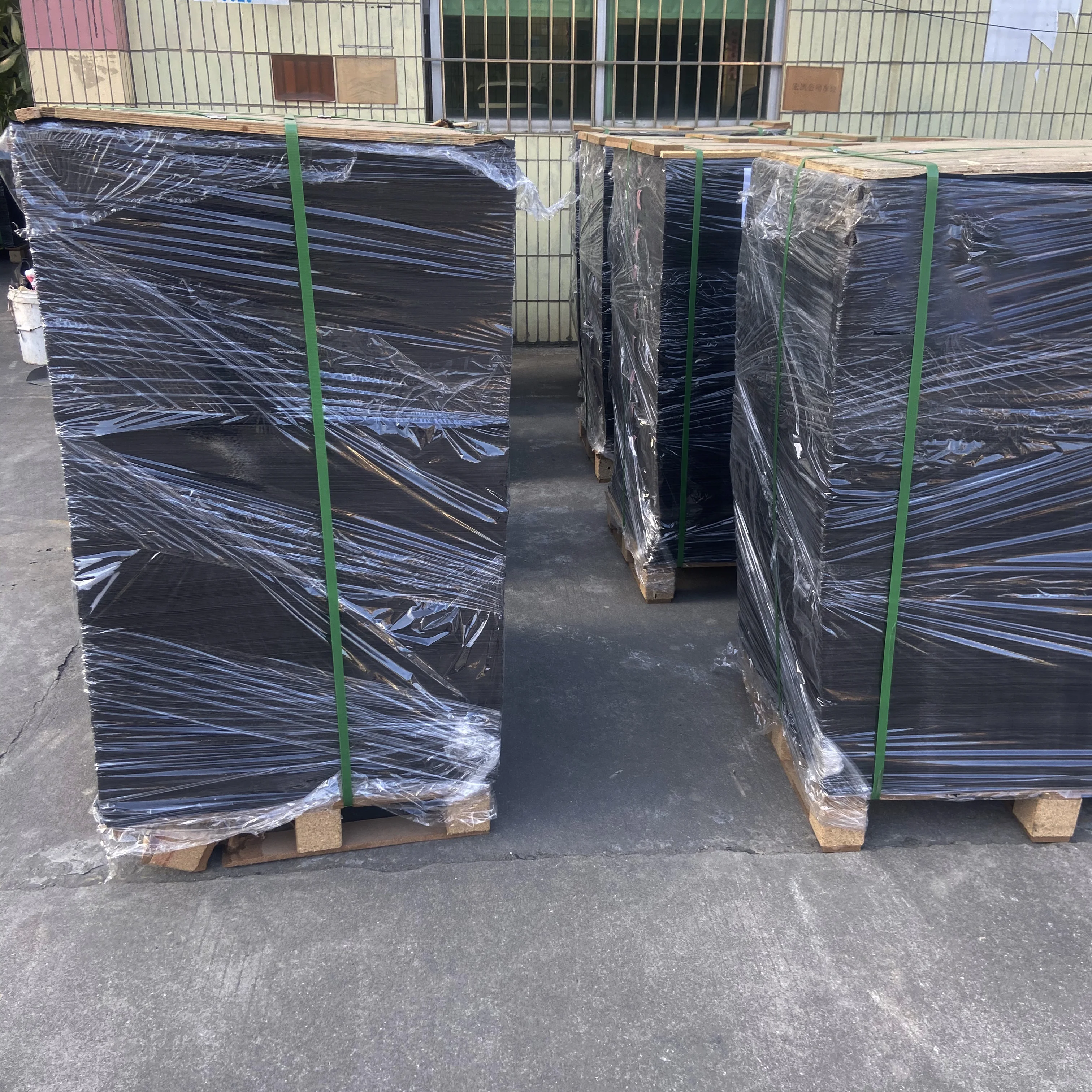 Dongguan supplier Black paper 80-1200gsm Various Size 100% Raw Wood Pulp Black cardboard Free samples for boxes