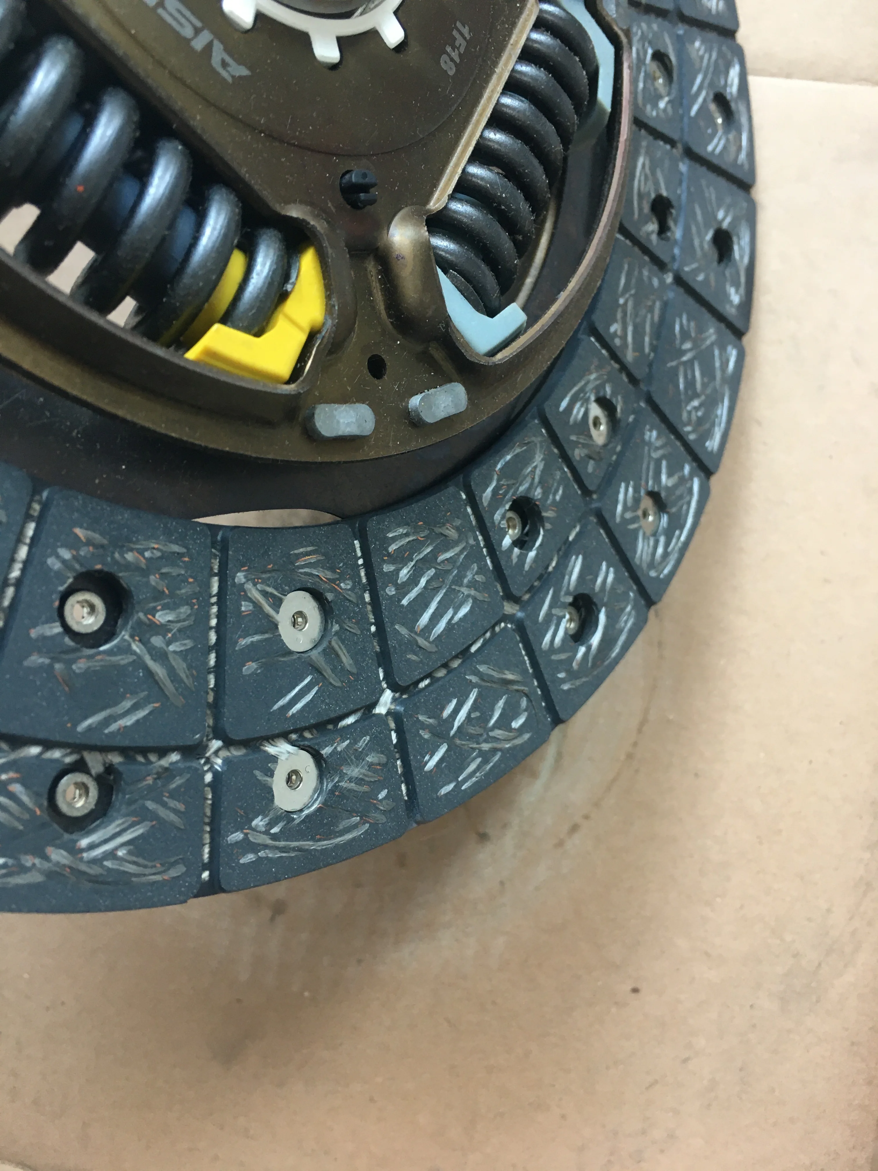 China clutch disc factory auto clutch disc OEM 31250-0k150 fit for TOYOTAA INNOVA RANGER HILUX FORTUNER T-50