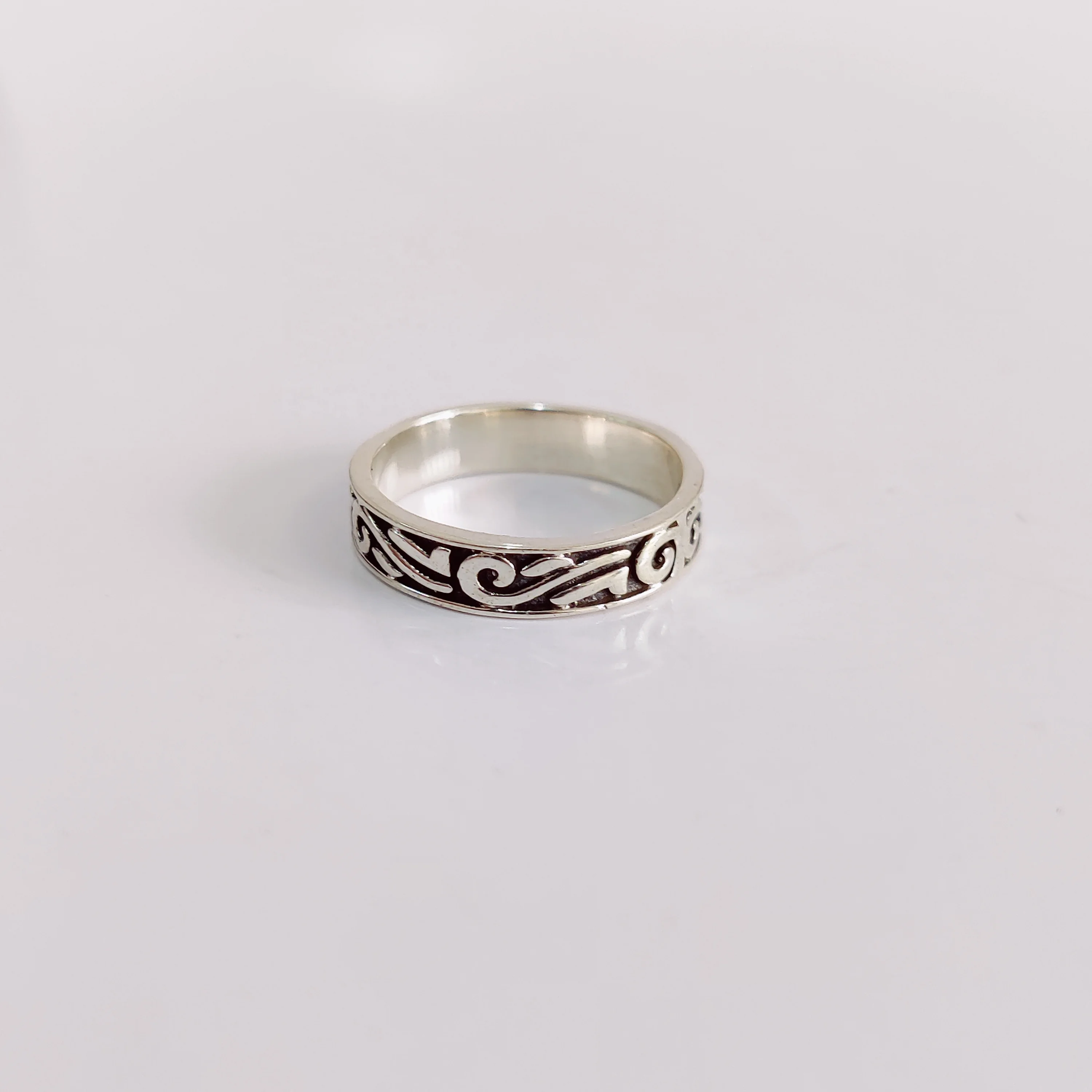 Beautiful 925 Sterling Silver Oxidised rings From India round Shaped Rings Non Adjustable Wholesalers From India Grab Your Deals