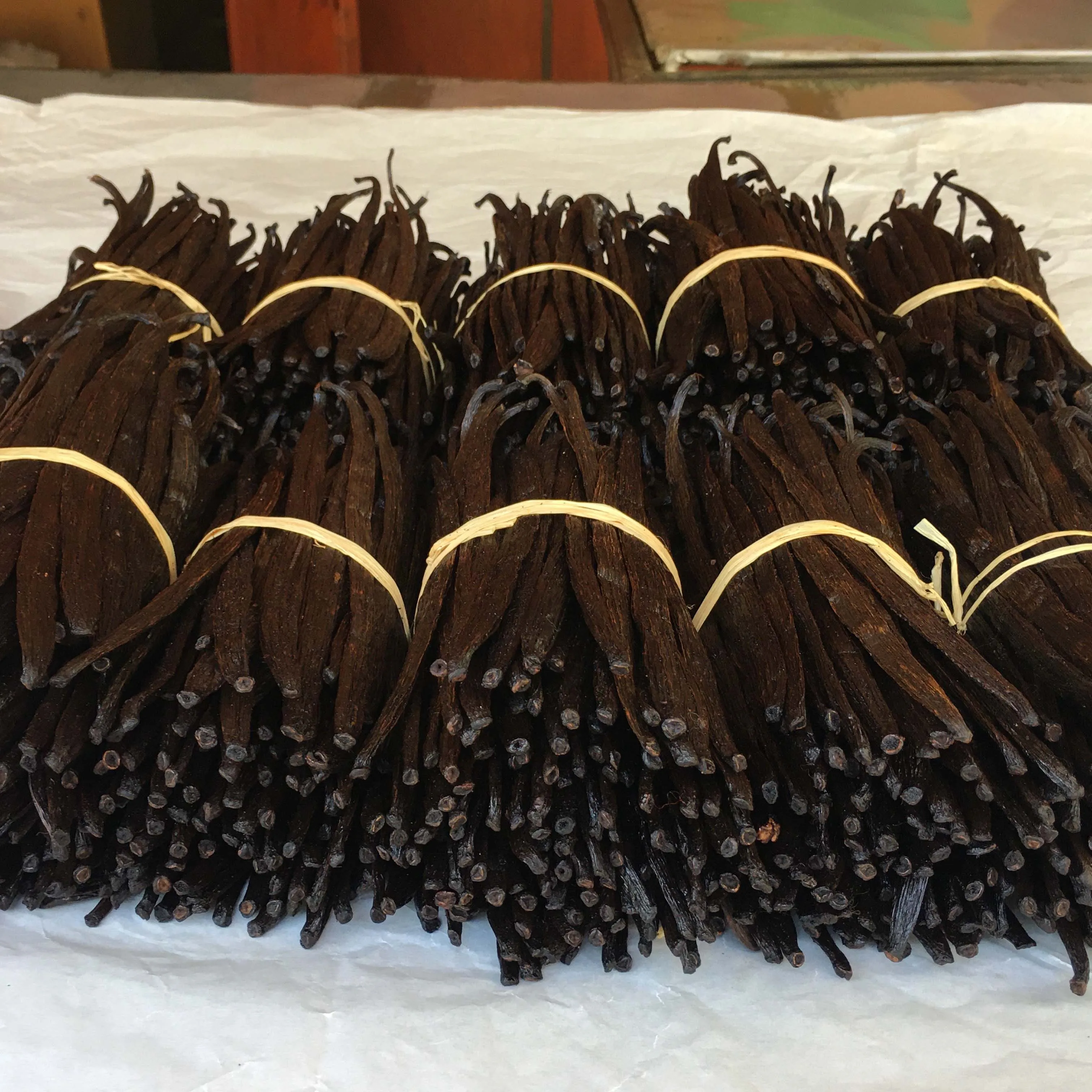 100% Pure Organic Brownish Black Gourmet Grade a Vanilla Beans Dried Top Supplier at Genuine Bulk Price