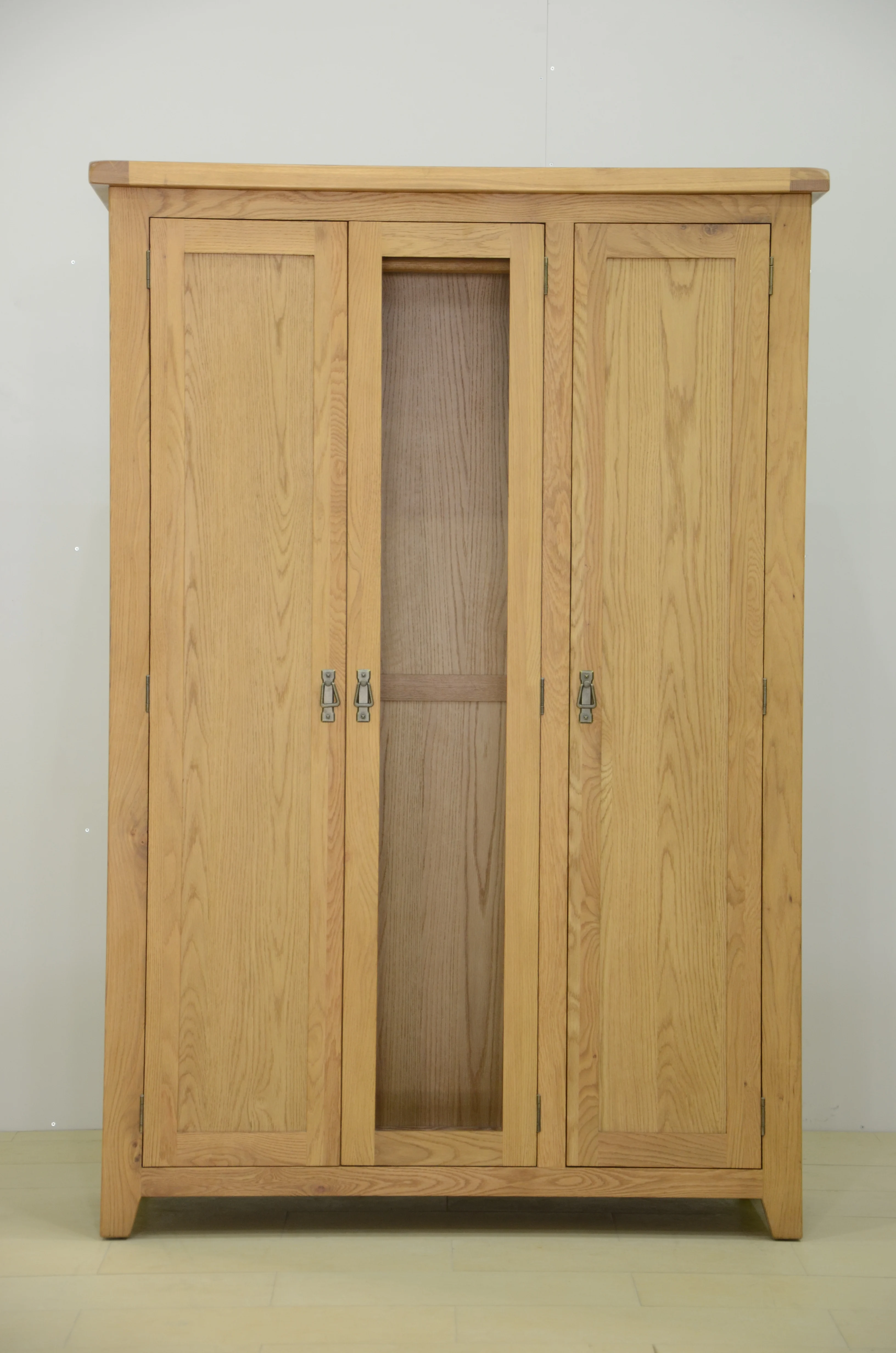 TRIPPLE  WARDROBE WITH MIRROR