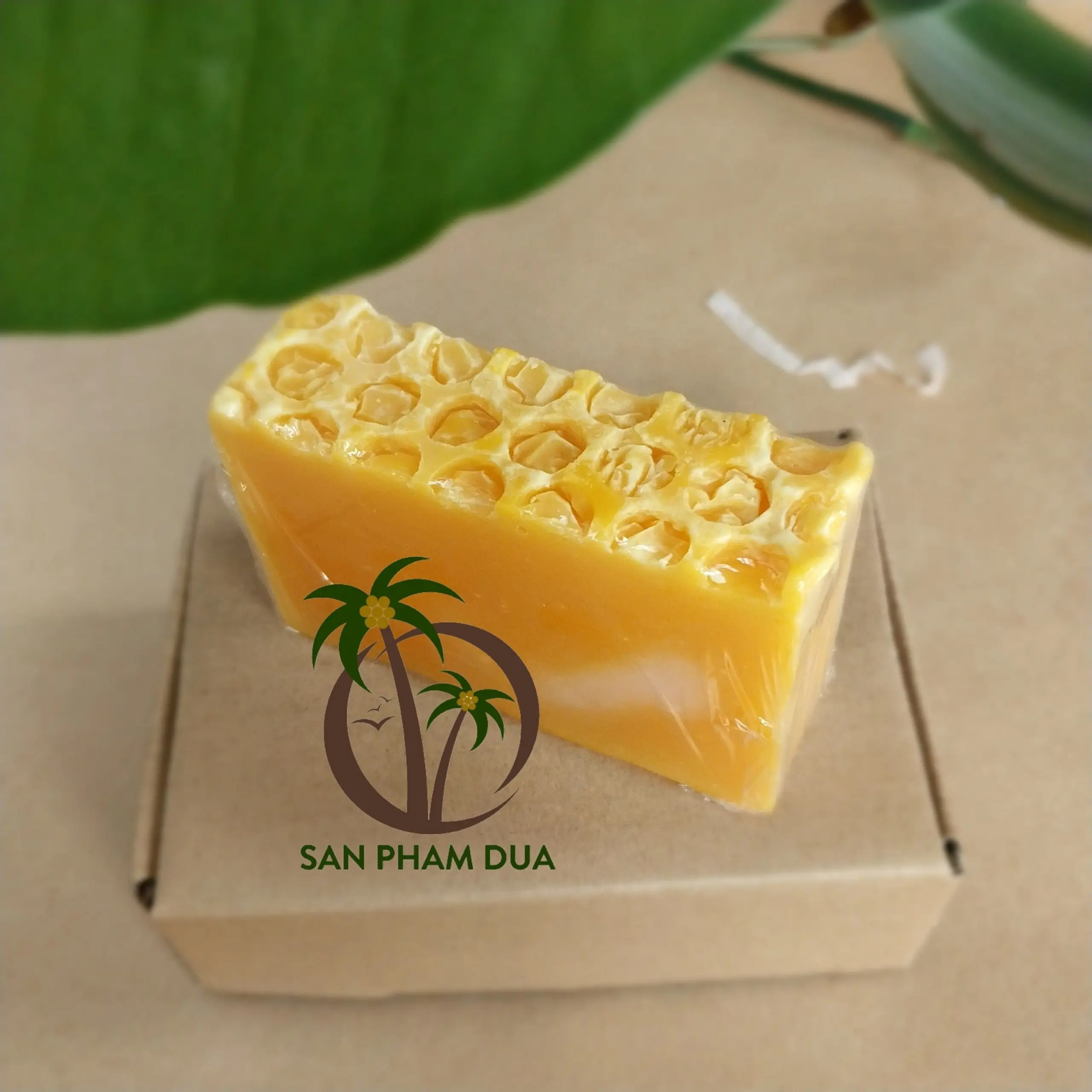 CPIMEX 100% PURE COCONUT SOAP HYDRATES AND REGENERATES SKIN EVEN FOR SENSITIVE SKIN/ SKIN COCONUT SOAP BAR