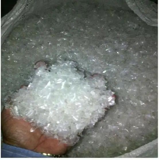 Низкая цена лучшее качество переработанные ПЭТ хлопья бутылка Scarp горячая стирка ПЭТ-бутылки скрап 100% прозрачных хлопьев из