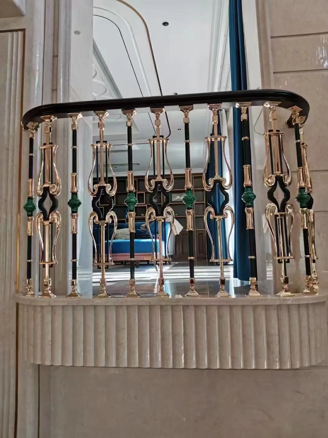 Decorative Interior Aluminum Balustrades Railing Single Posts With Handrail Balusters For Curved Or Straight Stairs Platform