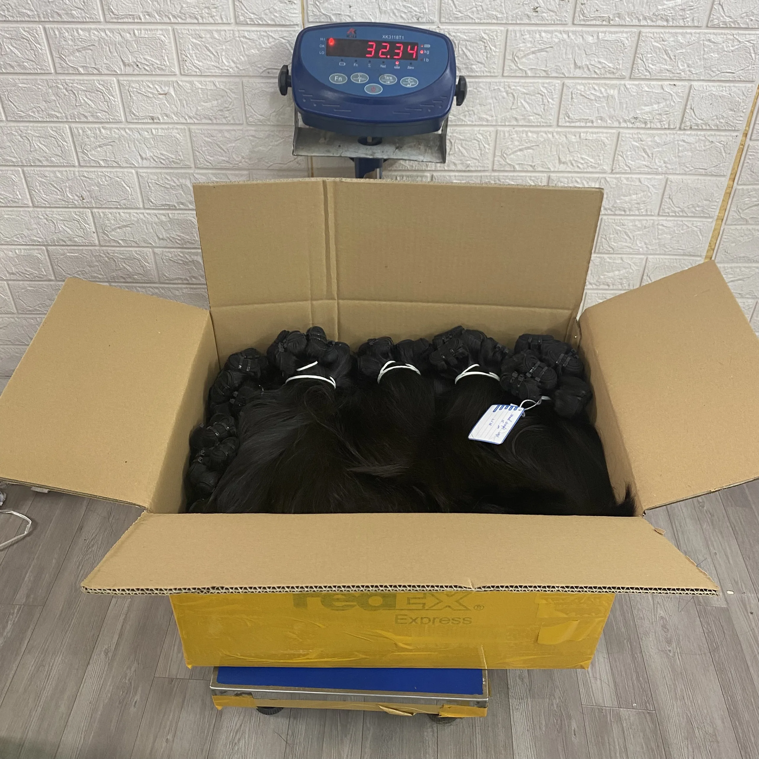 hot selling factory wholesale price no tangle no shedding remy human hair vietnamese raw hair color