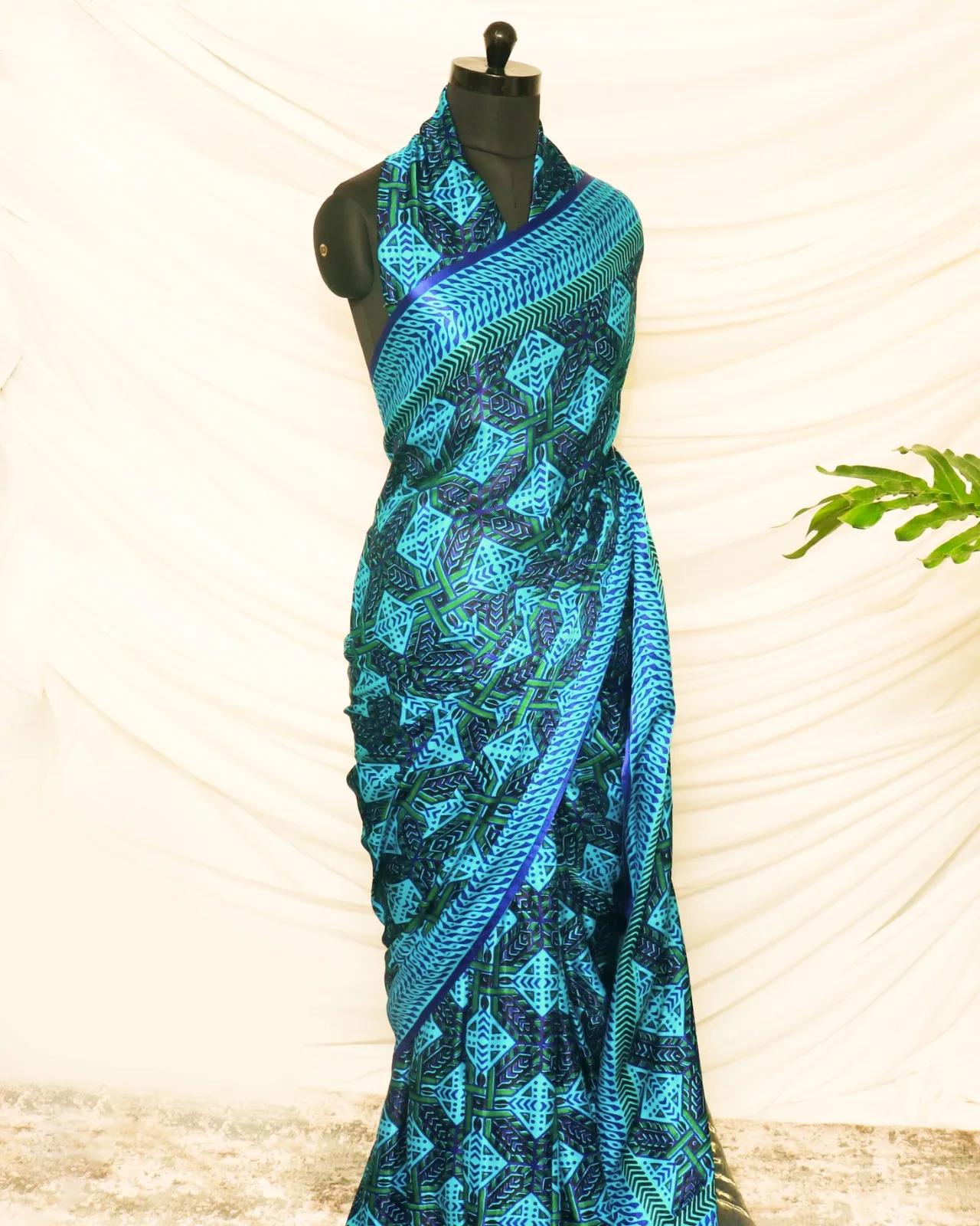 custom made printed cotton and silk sarees ideal for resale by fashion designers and saree stores available in a large range