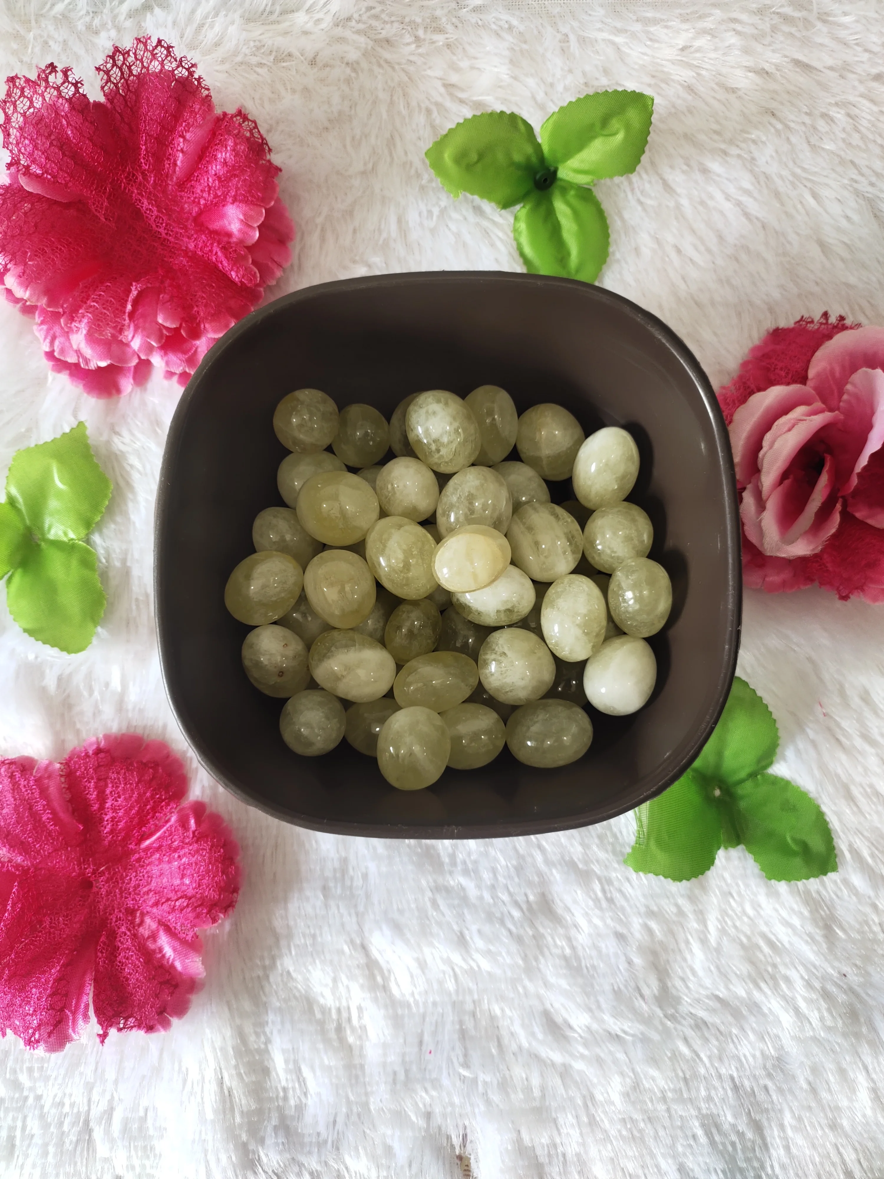 Wholesale natural healing yellow topaz tumbled stone for home decoration or healing therapy or table decoration