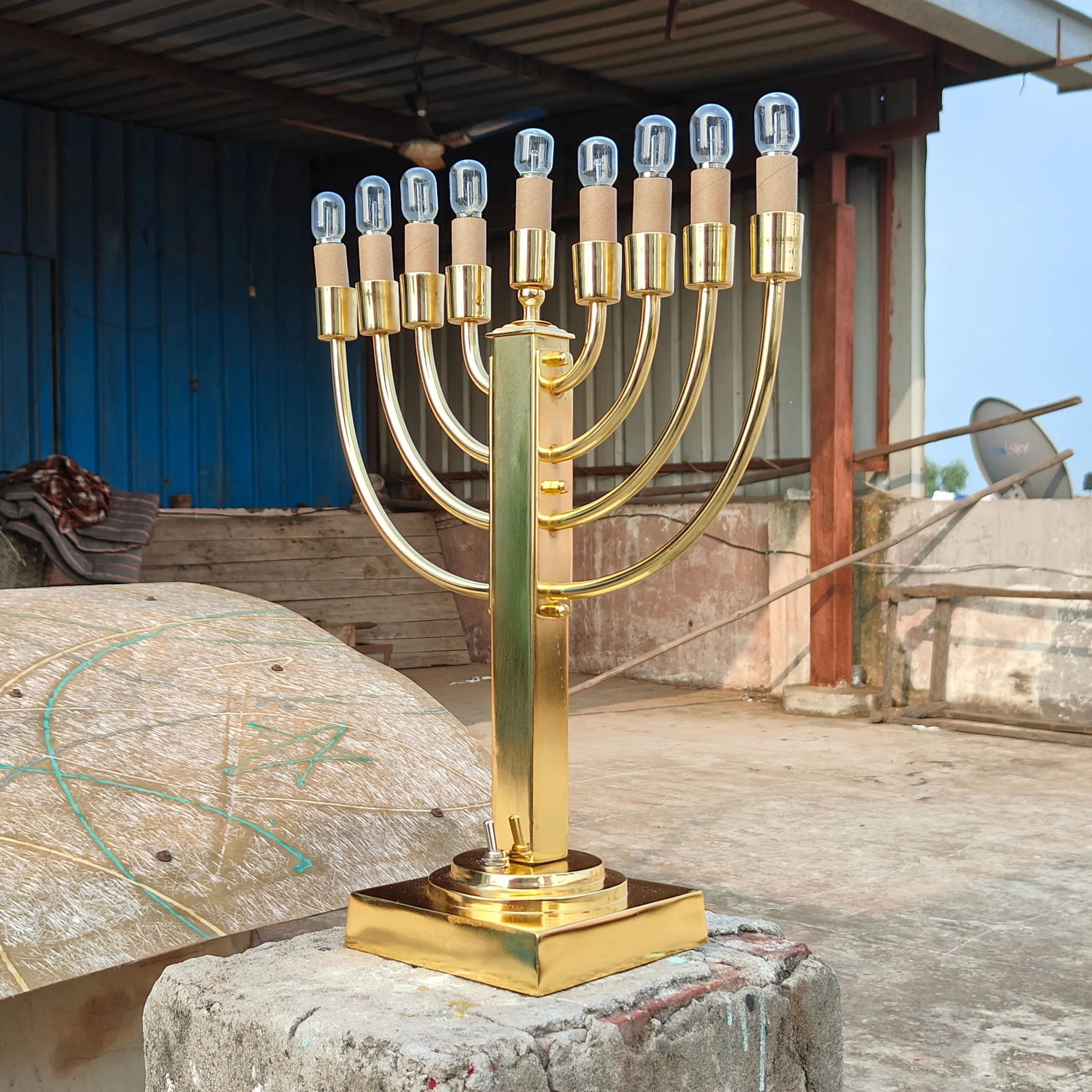 Gold Plated 18.5 Inch 9 Branches Menorah Home Decoration Jewish Chanukah Hanukkia for Israel Temple Hanukkah Menorah