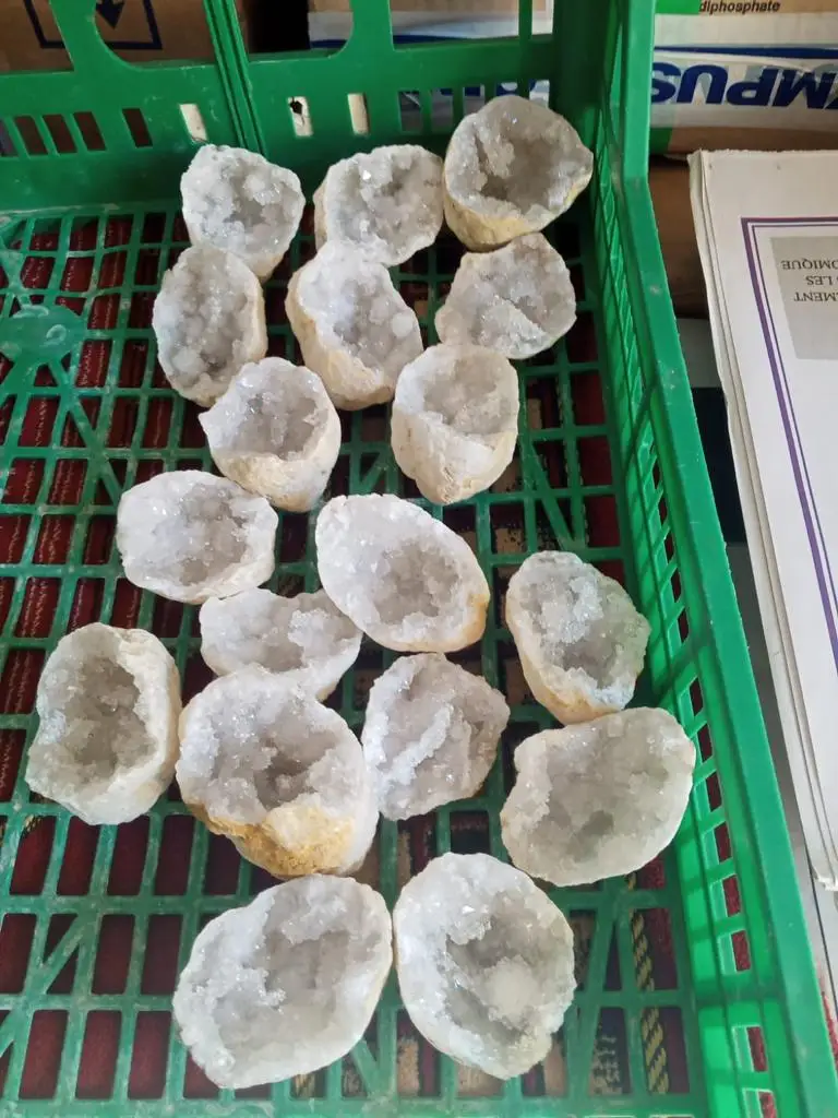 Geods Quartz chalcedony colored geods