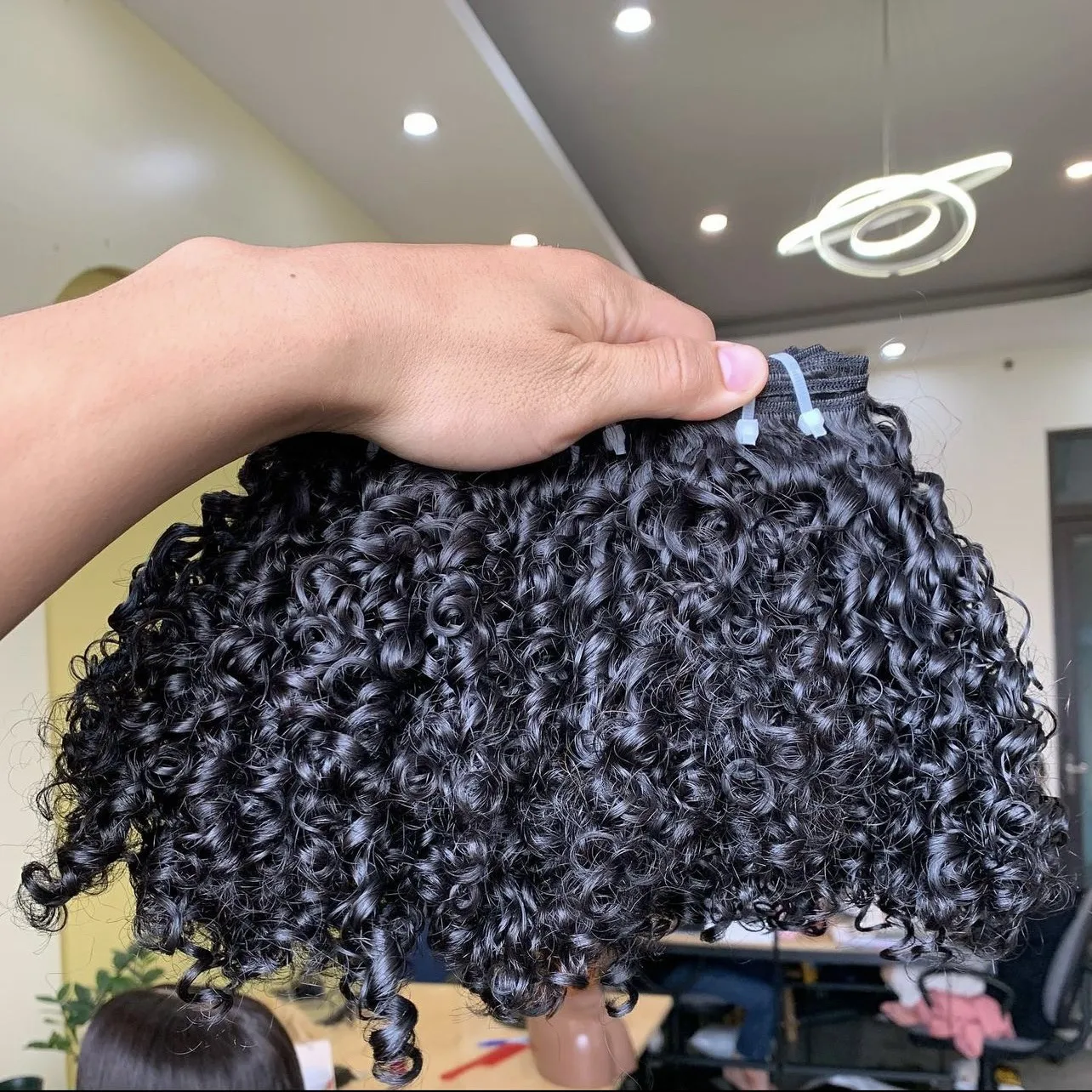 Пряди кудряшки натуральные черные 100% вьетнамские человеческие волосы длиной 6-36 дюймов могут окрашивать все цвета #613 #60