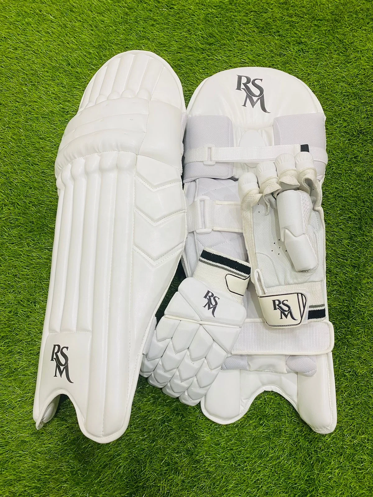 RSM принадлежности для крикета Защита ног цвет черный и