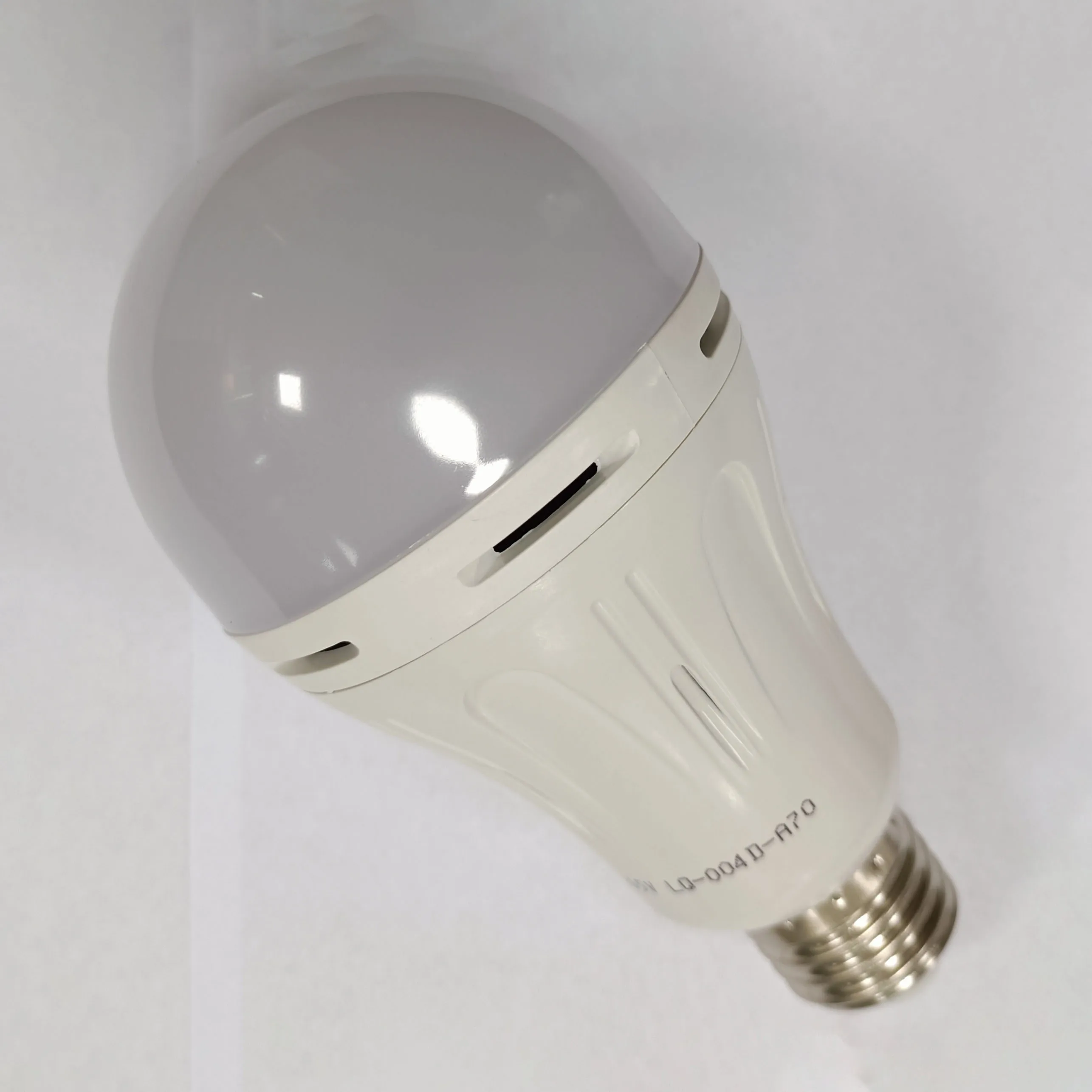 Wholesale Custom Energy Saving Led Light Bulbs Emergency Bulb B22 Led Lamp Light