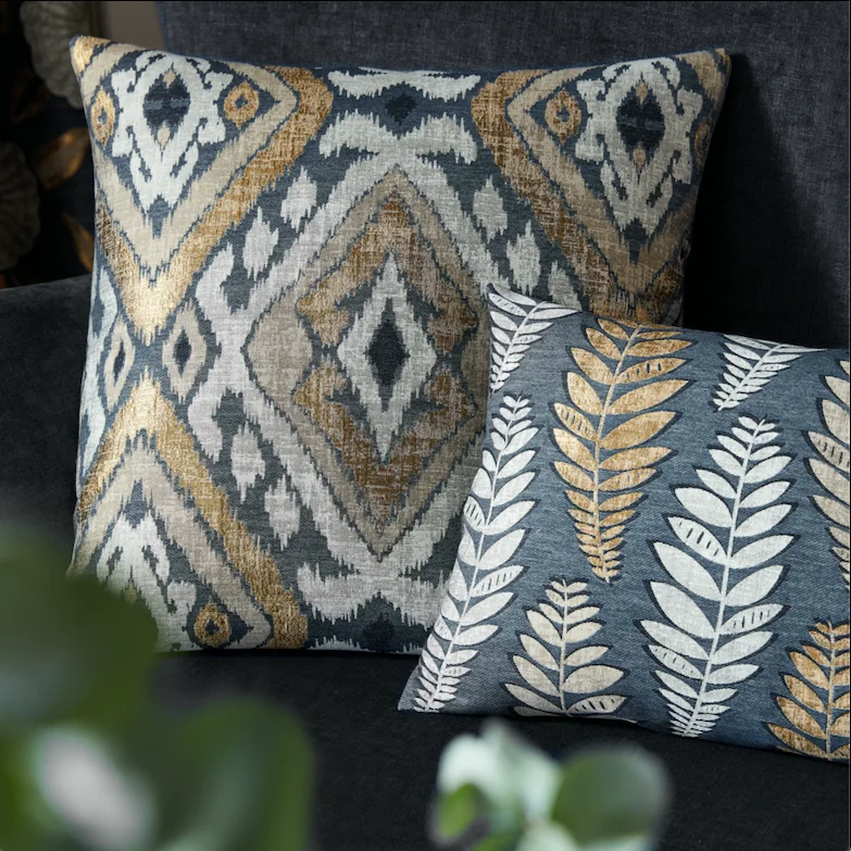 Новогодняя подушка из микрофибры наполняющая тканая стильная техника съемная и моющаяся вьетнамская