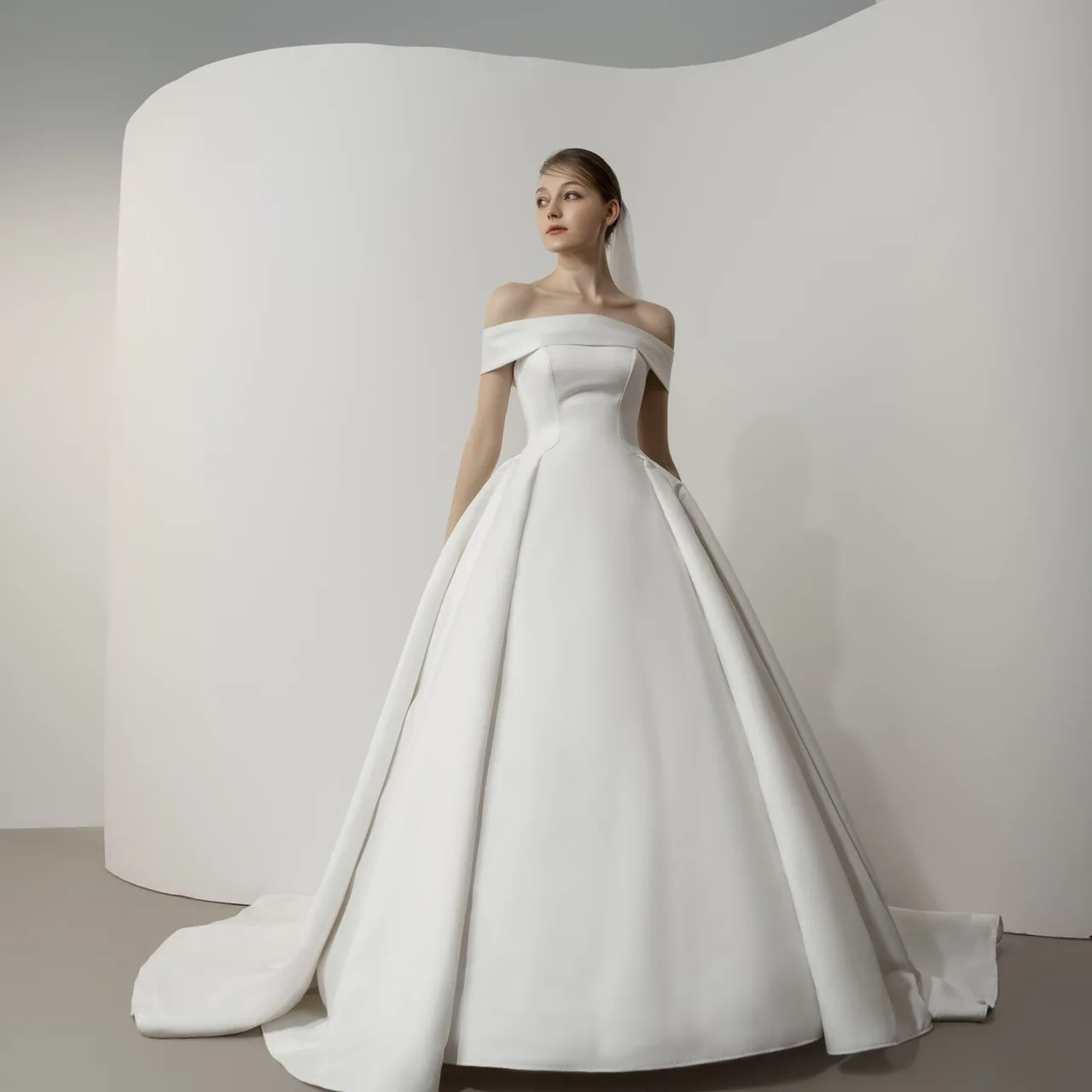 OEM High Quality Satin Wedding Dress Luxury Lace TNBP Modest Vintage Style Ball Gown Long Satin Sleeves Solid Pattern Autumn