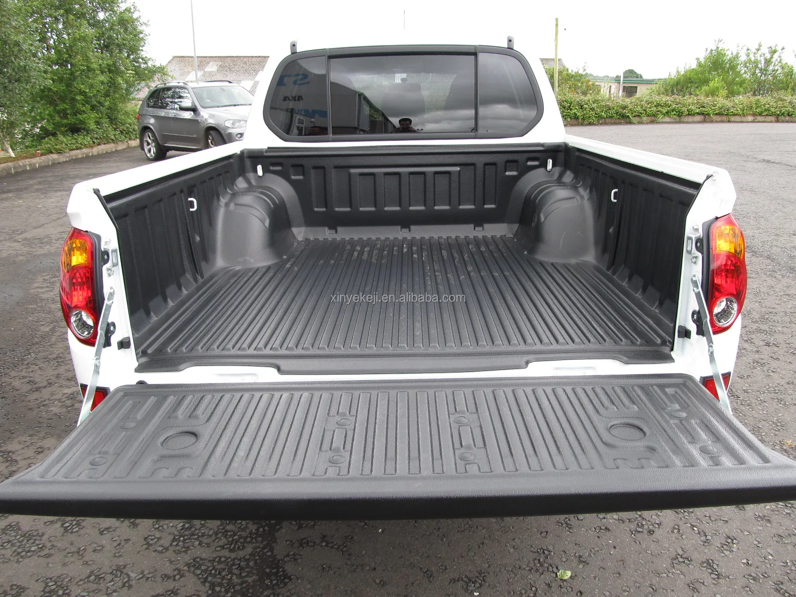 Dongsui Factory Off Road Car Parts Trunk Protection Single Cab HDPE Pickup Truck Trunk Bed liner for Toyota Hilux Vigo