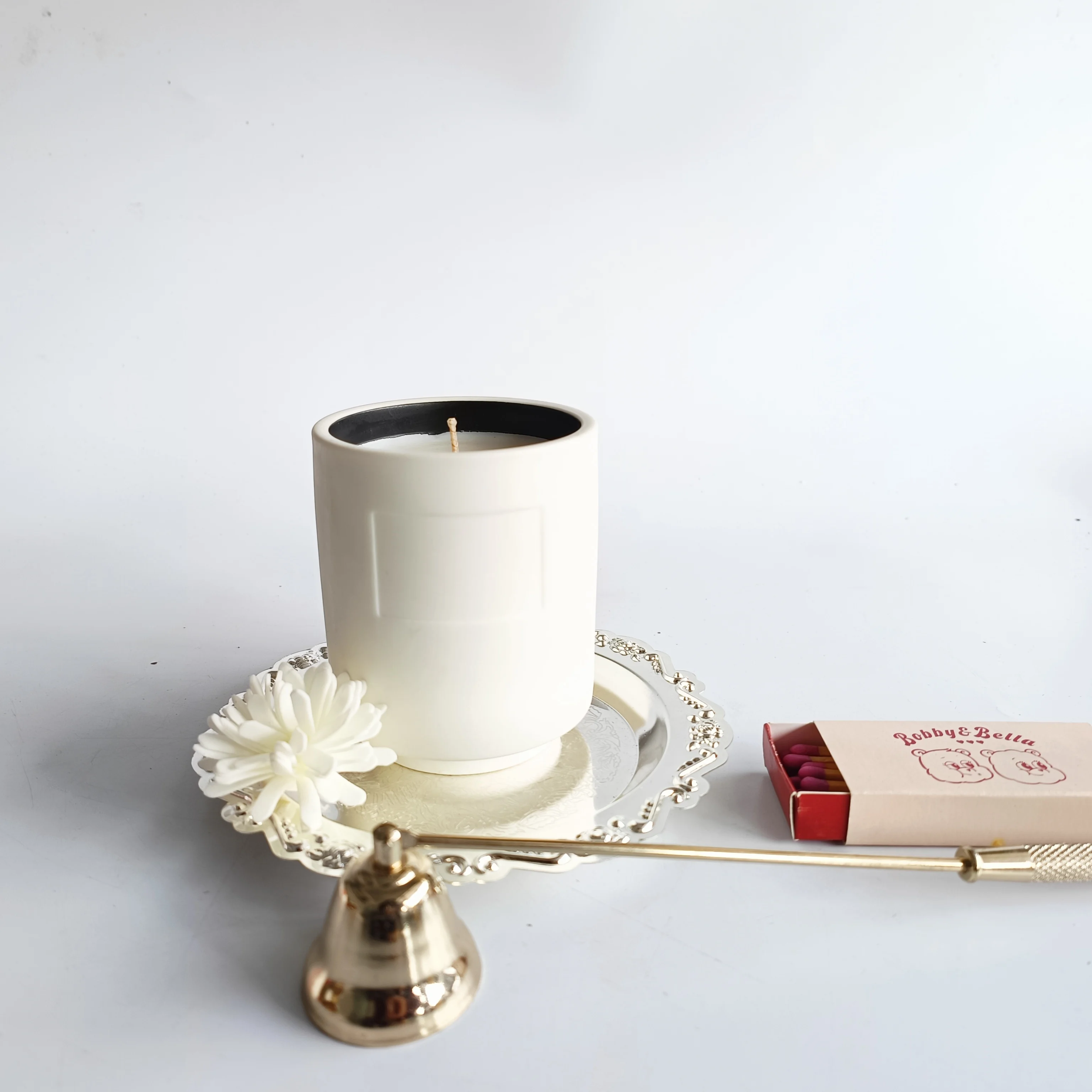 Luxury Simple White Ceramic Scented Candle  Natural Soy Wax Scented Candles Ceramic Candles Jars for Christmas Lighting