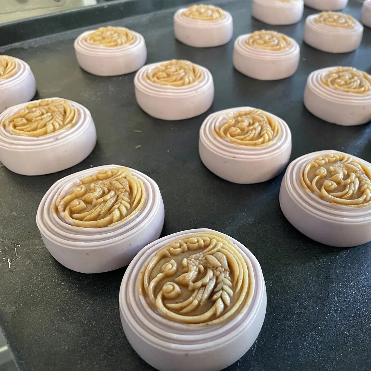 Automatic labor saving high capacity encrusting machine maamoul making machine