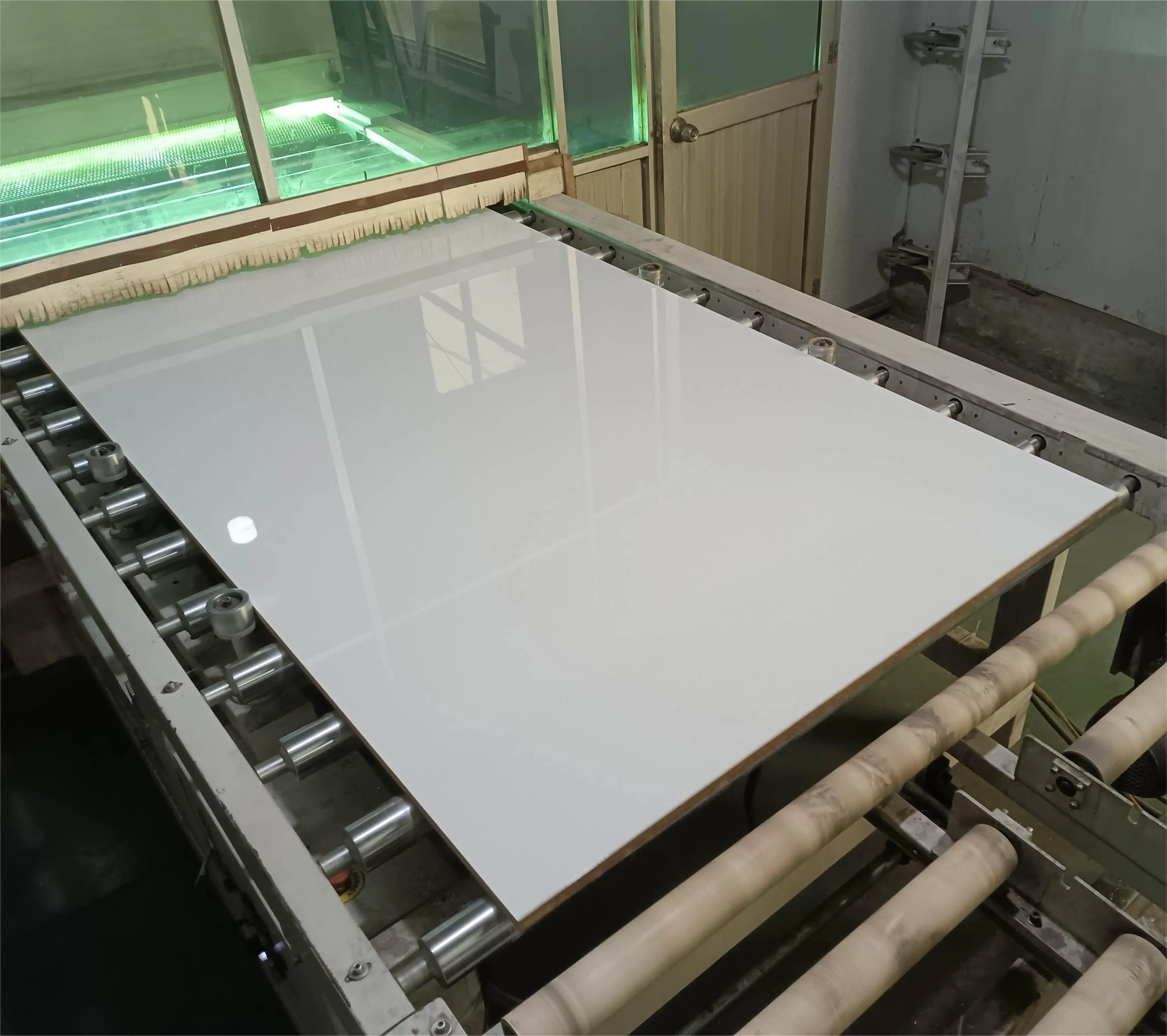 18mm High glossy UV coated  MDF for cabinet