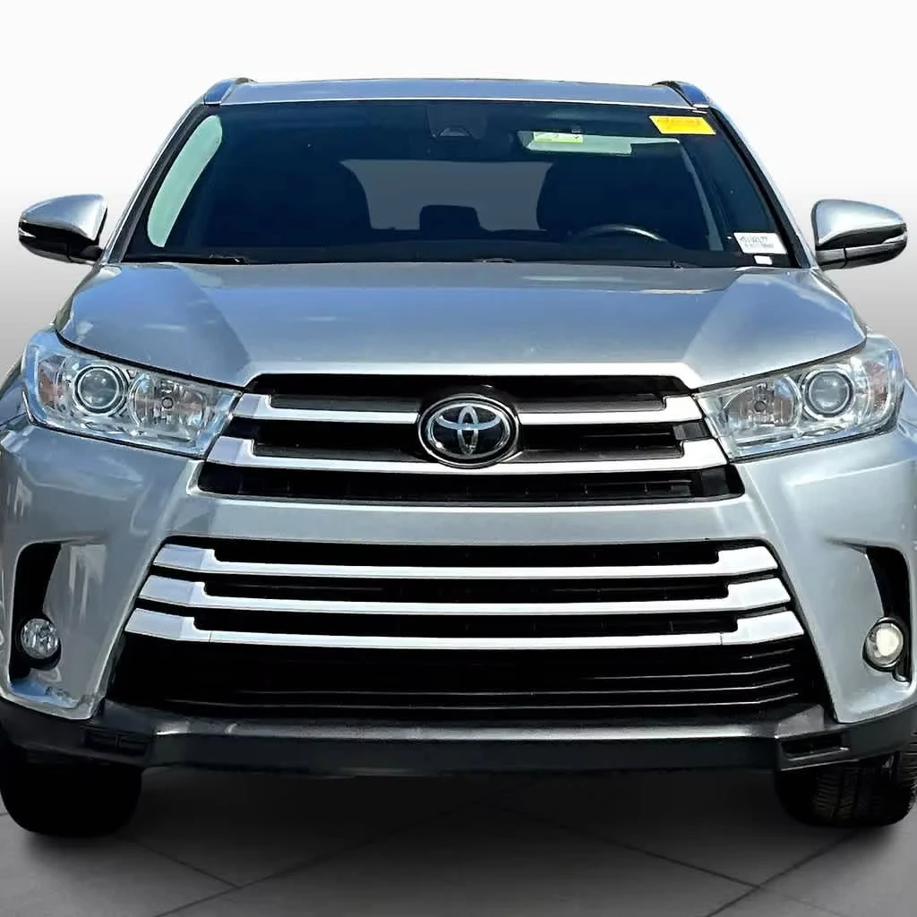 Подержанный 2013-2017 в-yota Highlander XLE FWD-фантастический внедорожник среднего размера поставляется с двигателем V6 объемом 3 5 литра производящим 295 лошадиных сил