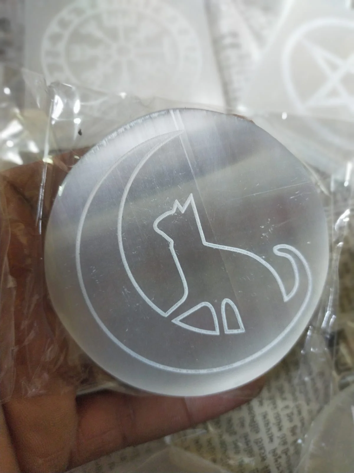 Top Selling round Selenite Crystal Charging Plate High Quality Healing Stone Decoration Energy Raw Technique Tower Shape Gift