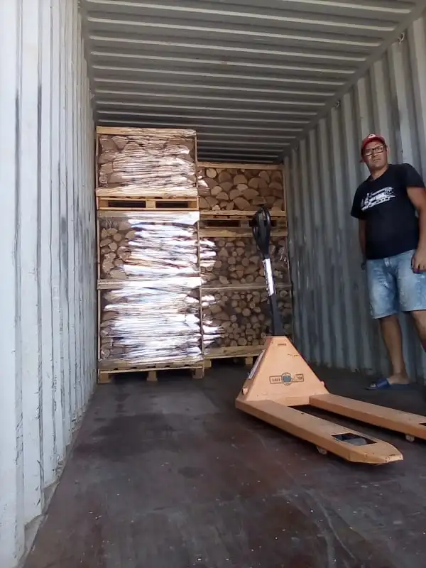 DRIED FIREWOOD TIMBER ON PALLET BOXES 10-20% MOISTURE