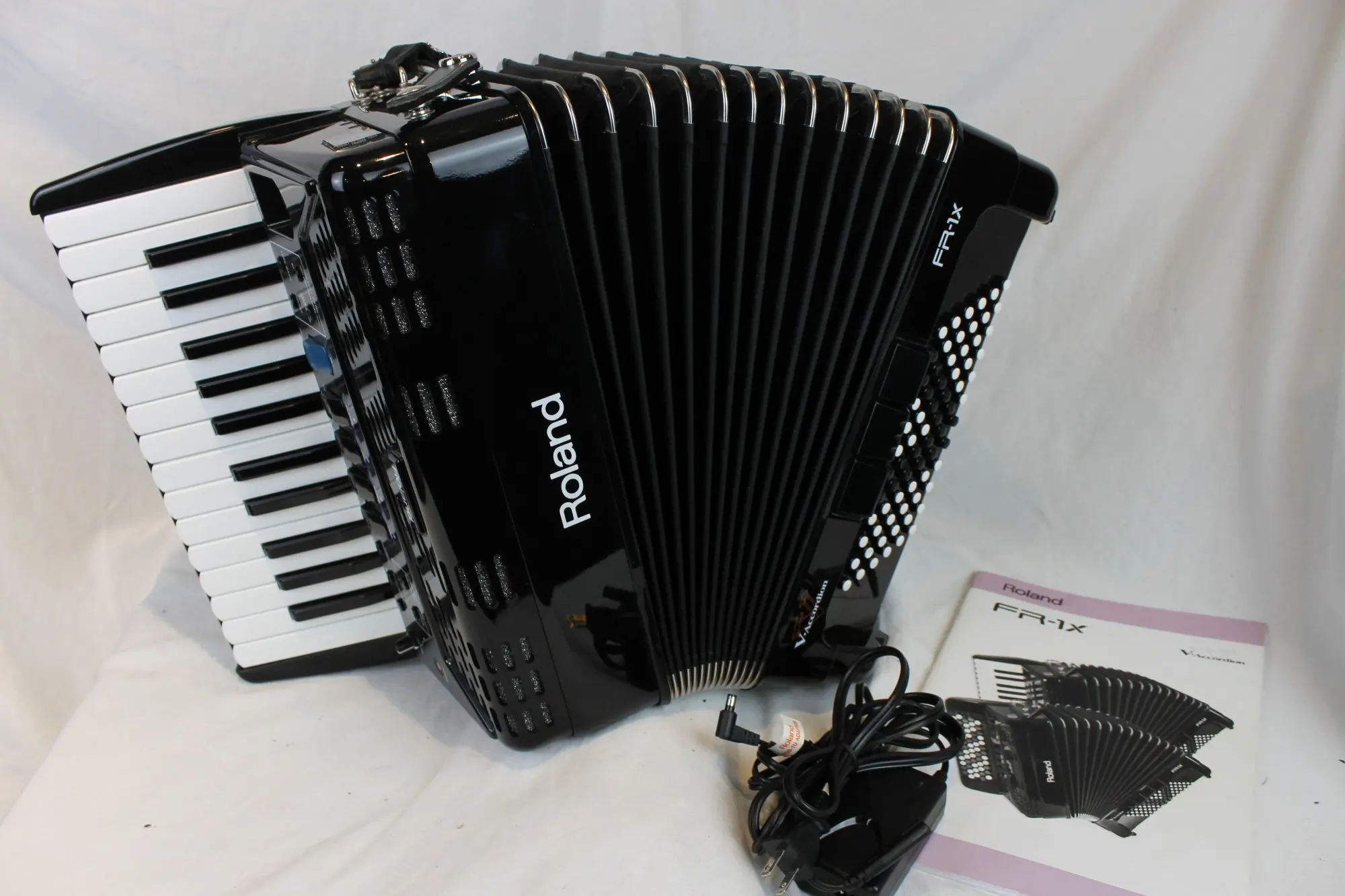 Hot Discounted Roland FR-1X V-Accordion 26-Key 72-Bass Black Digital Piano Accordion