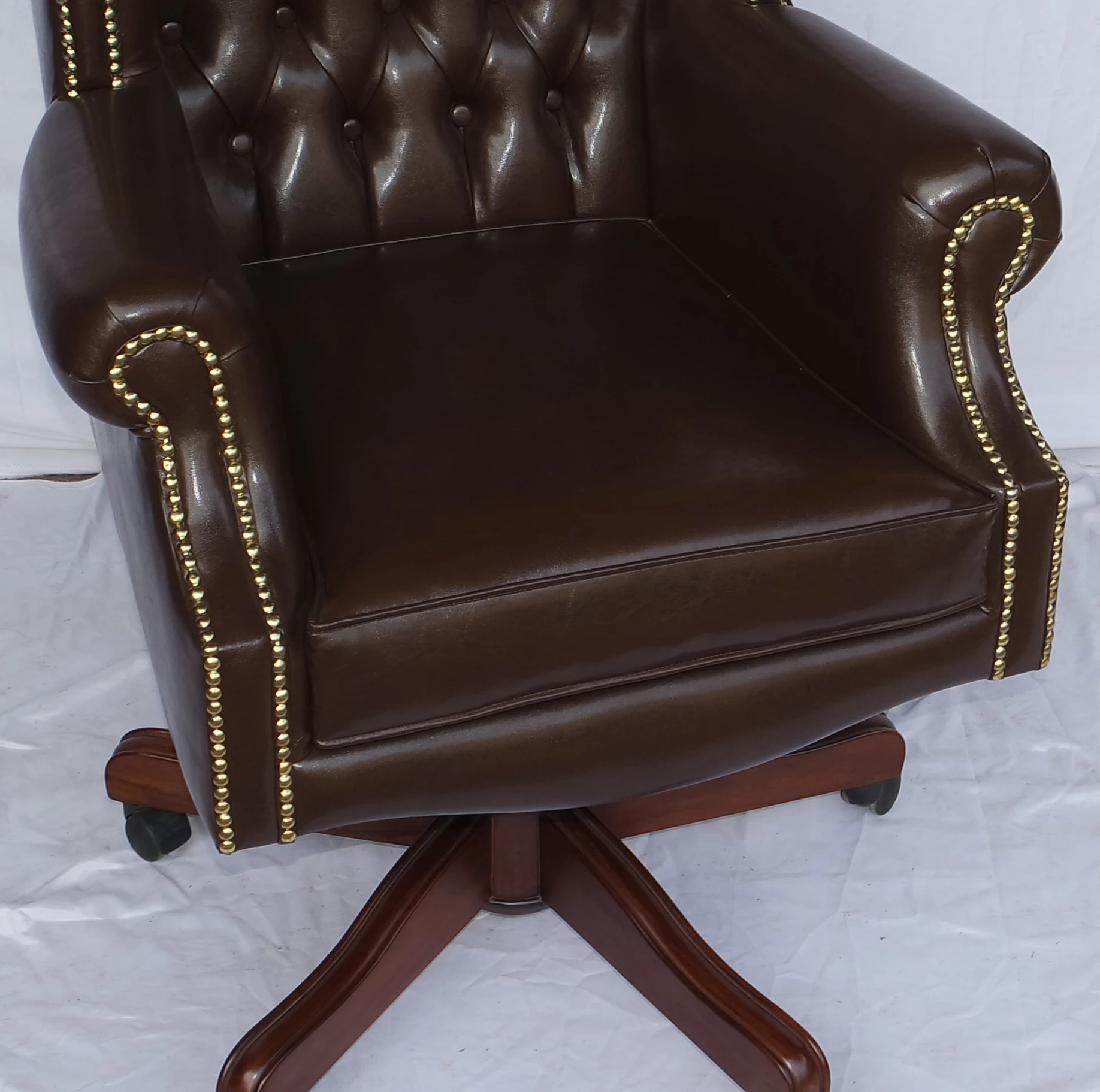 Classic Furniture President Wing Office Chair 008 - Mahogany Furniture Indonesia