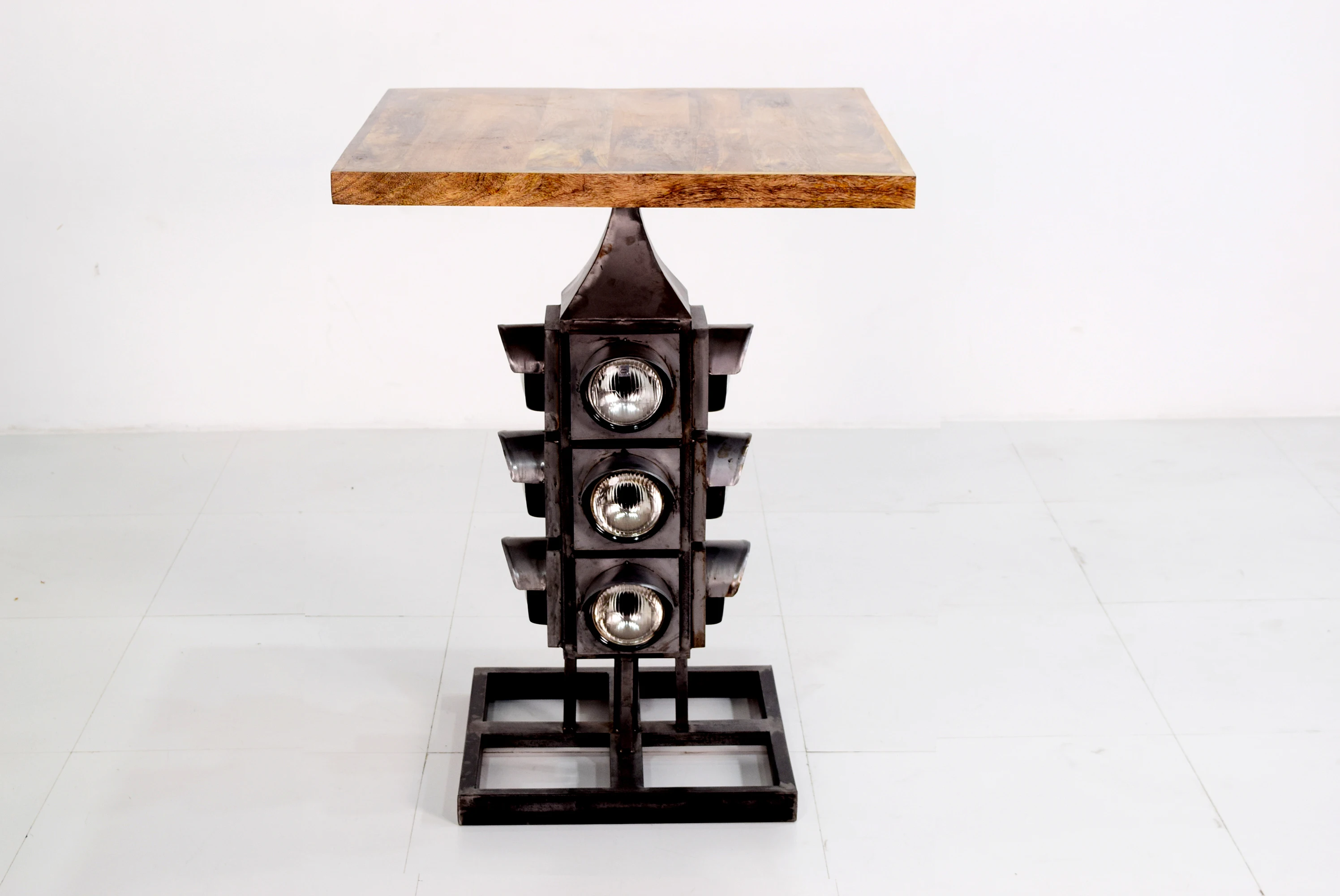 Automobile Design Style Strong Metal Base and Mango Wooden Top Center Table Bar Table for Hotel Home Bar Restaurant