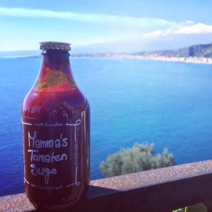 Top Quality 100 Italian Tomato puree passata in glass bottle 330g