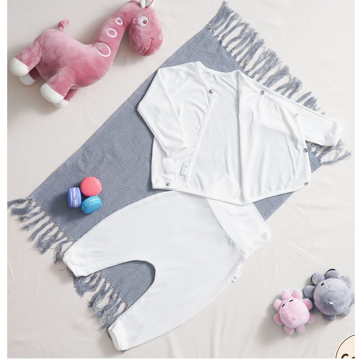 Air-cool Knitwear fabric Vietnam High Quality Newborn Unisex Set with a seamless side cross front top & high-waistband pants