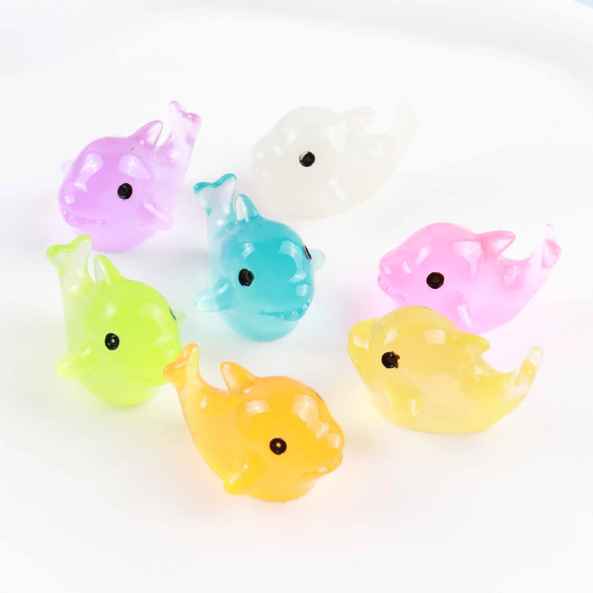 Cute Resin Crafts Dolphin Miniature Figurine Glow in the Dark Ornaments for DIY Home Garden Decor Slime Little Whale Charms