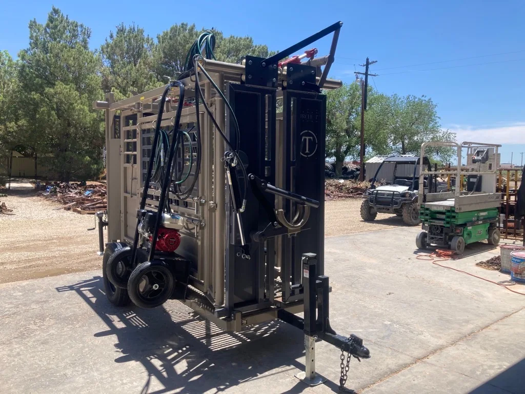 New 2024 Circle T Chutes Hydraulic Squeeze Chute for Sale