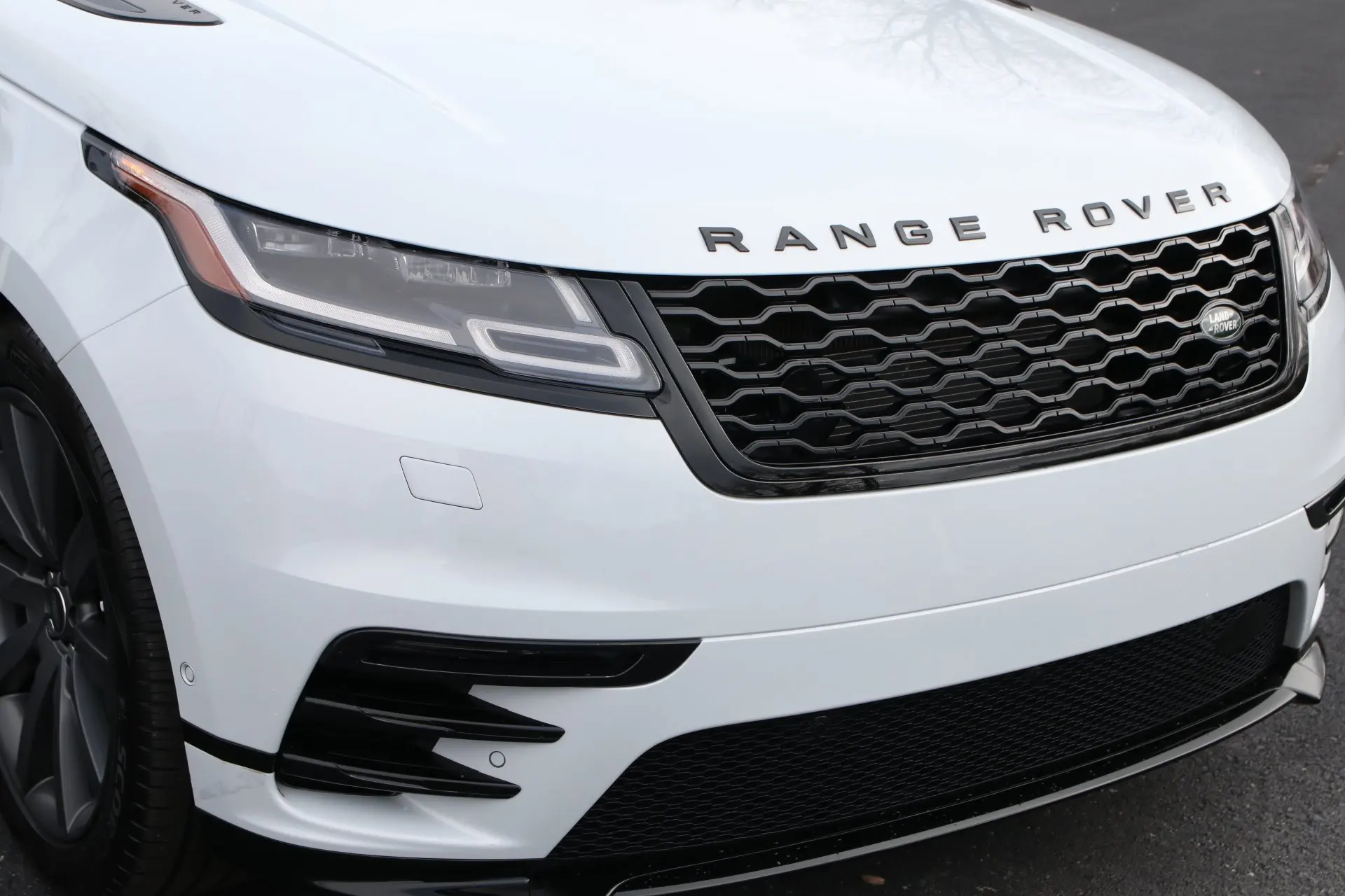 Used Lands Rovers Ran-ge Rover Ve-lar 4C R-Dynamic HSE, 100% Perfectly Working, Accident-Free, 1 Year Warranty.