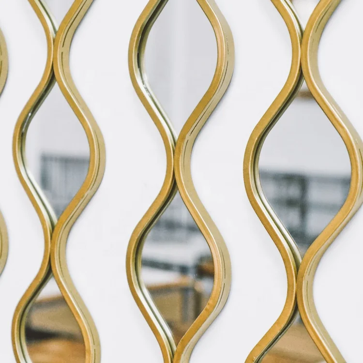 Хорошая цена, декор для гостиной, уникальное золотистое металлическое зеркало для домашнего декора, современные волнистые настенные зеркала