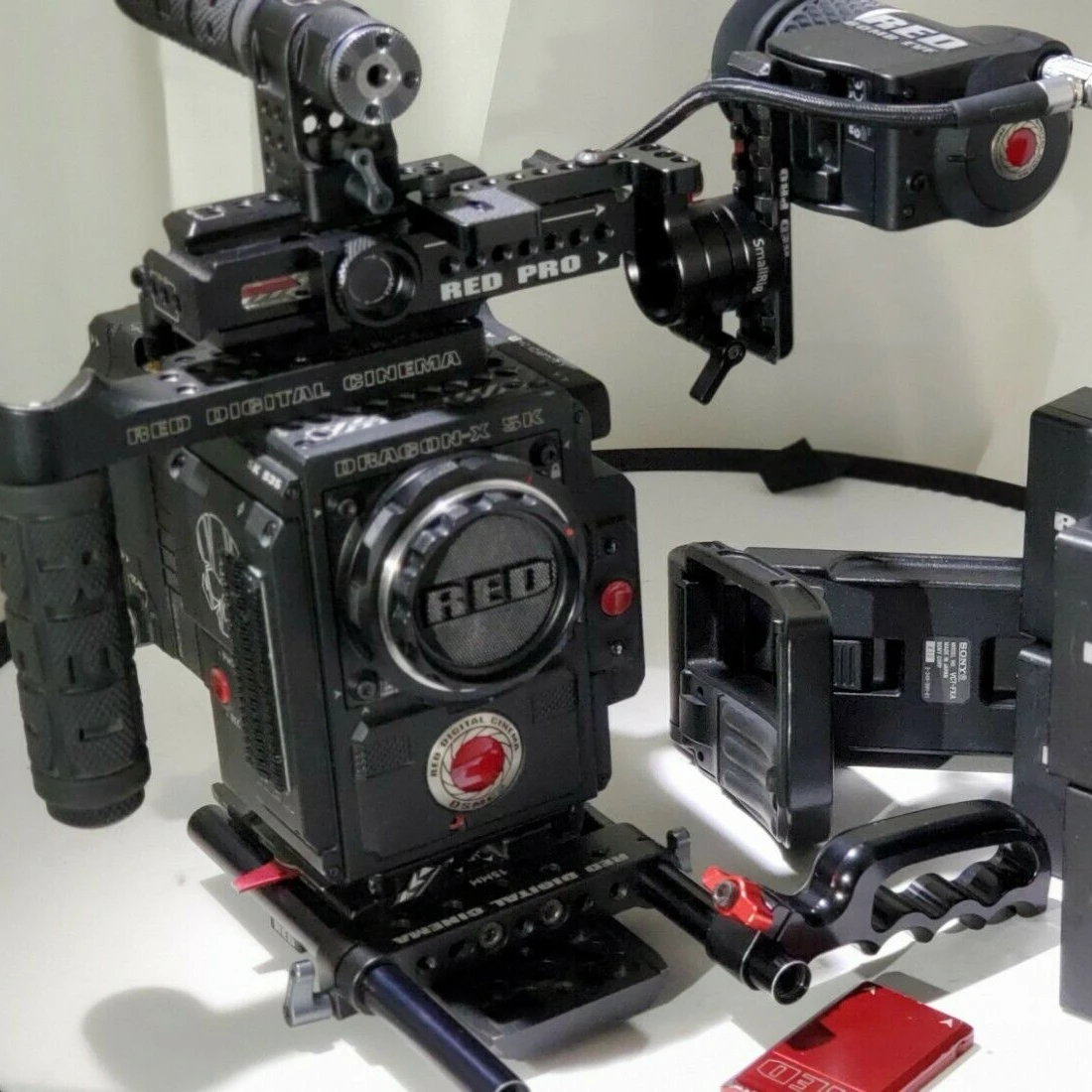 100% новый REDx Dragon-X 6K DSMC2 камера с объективом + EVF карты аксессуары