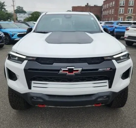 Чистый Подержанный 2023 Chevrolet Colorado ZR2 caba 4WD