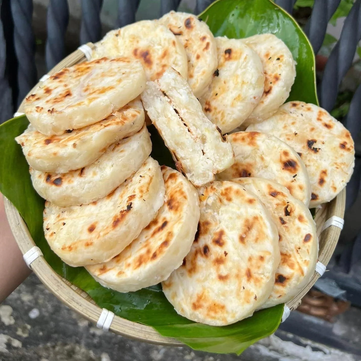 Frozen Cassava Cake 100% from Vietnam/ Vietnam Food Export Products/ Frozen Cassava Cake