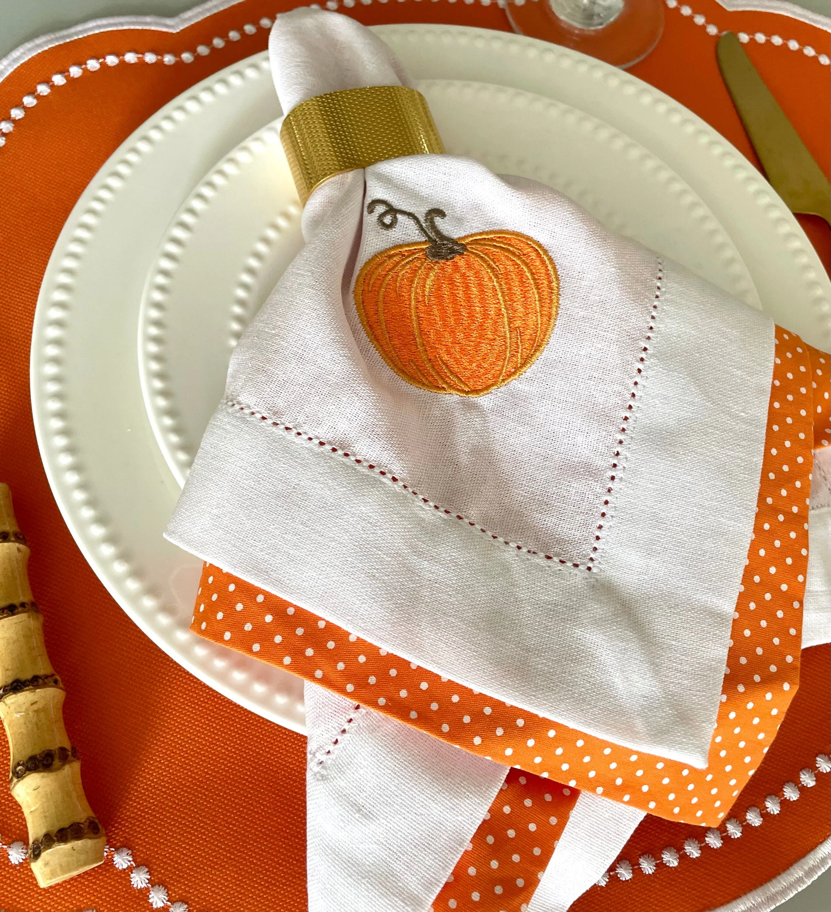 Yellow Flower Napkin High Quality Reusable Wedding & Restaurant Use Eco Friendly Linen Embroidery Napkin 100% Cotton Sustainable