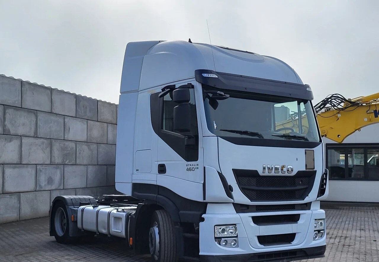 2015 Iveco Stralis 460 E6 4x2 Автоматическая головка дизельного грузовика Euro 3/Euro 2 стандарт выбросов 6x4 привод ЗАДНЕЕ ЛЕВОЕ КОЛЕСО для продажи