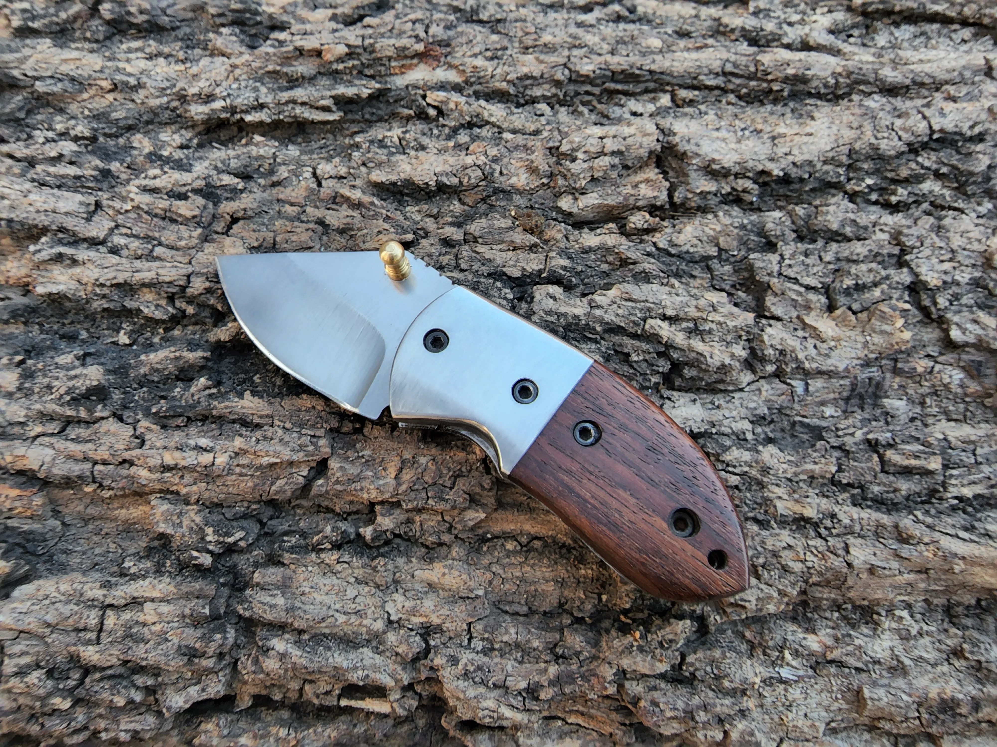Custom handmade Stainless steel folding blade rose wood handle Thumb nob open mini pocket knife with original cow hide leather