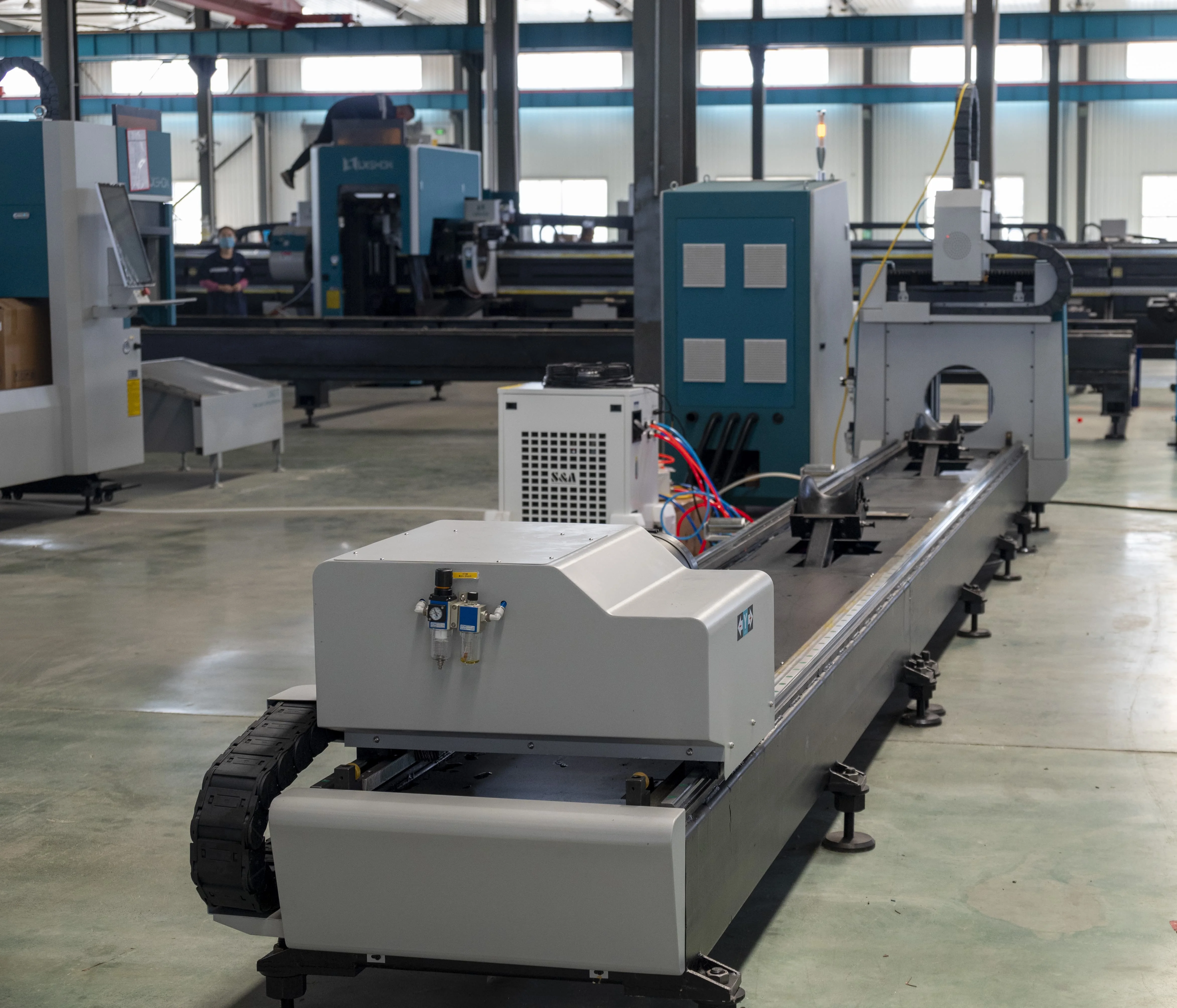 2000W Pipe Laser Cutting Machine Manufacturer Metal Tube Laser Cutting Machine For Stainless Steel Round Pipe